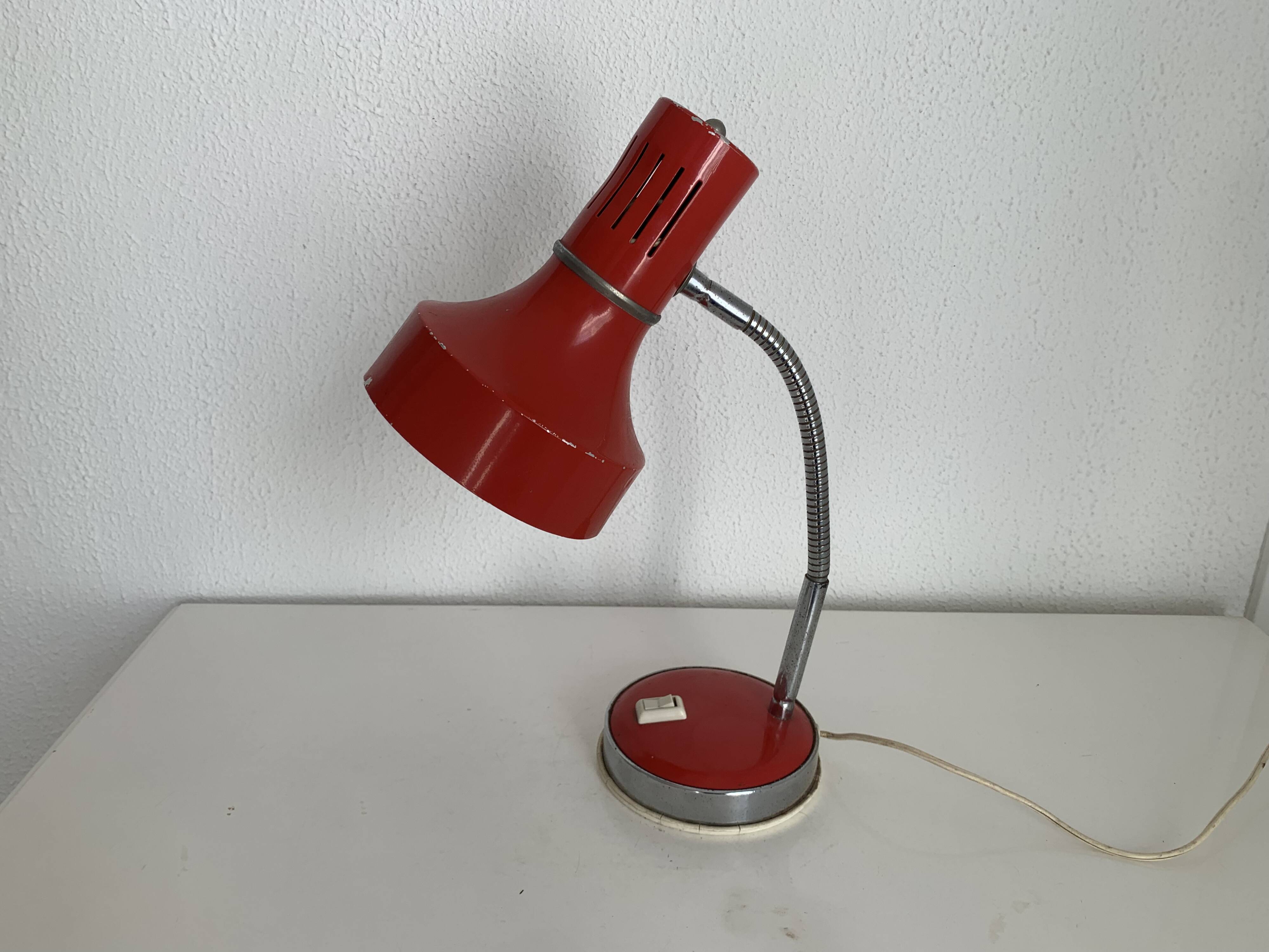 Lampe de bureau rouge Veneta Lumi, Italie 1960