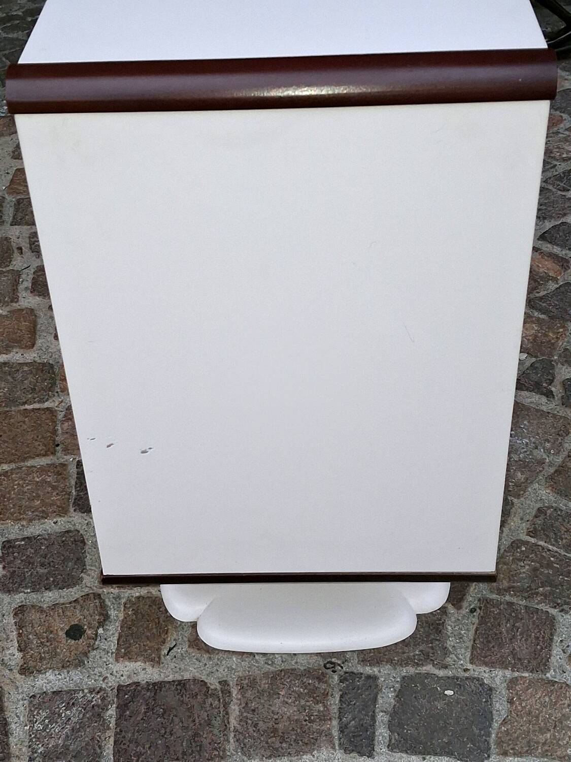 Tulip leg commode design, French manufacturing by Gautier.