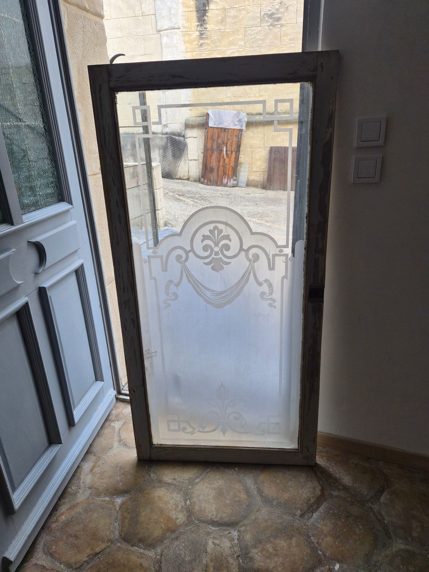 Parisian bistro window 1900 frosted glass