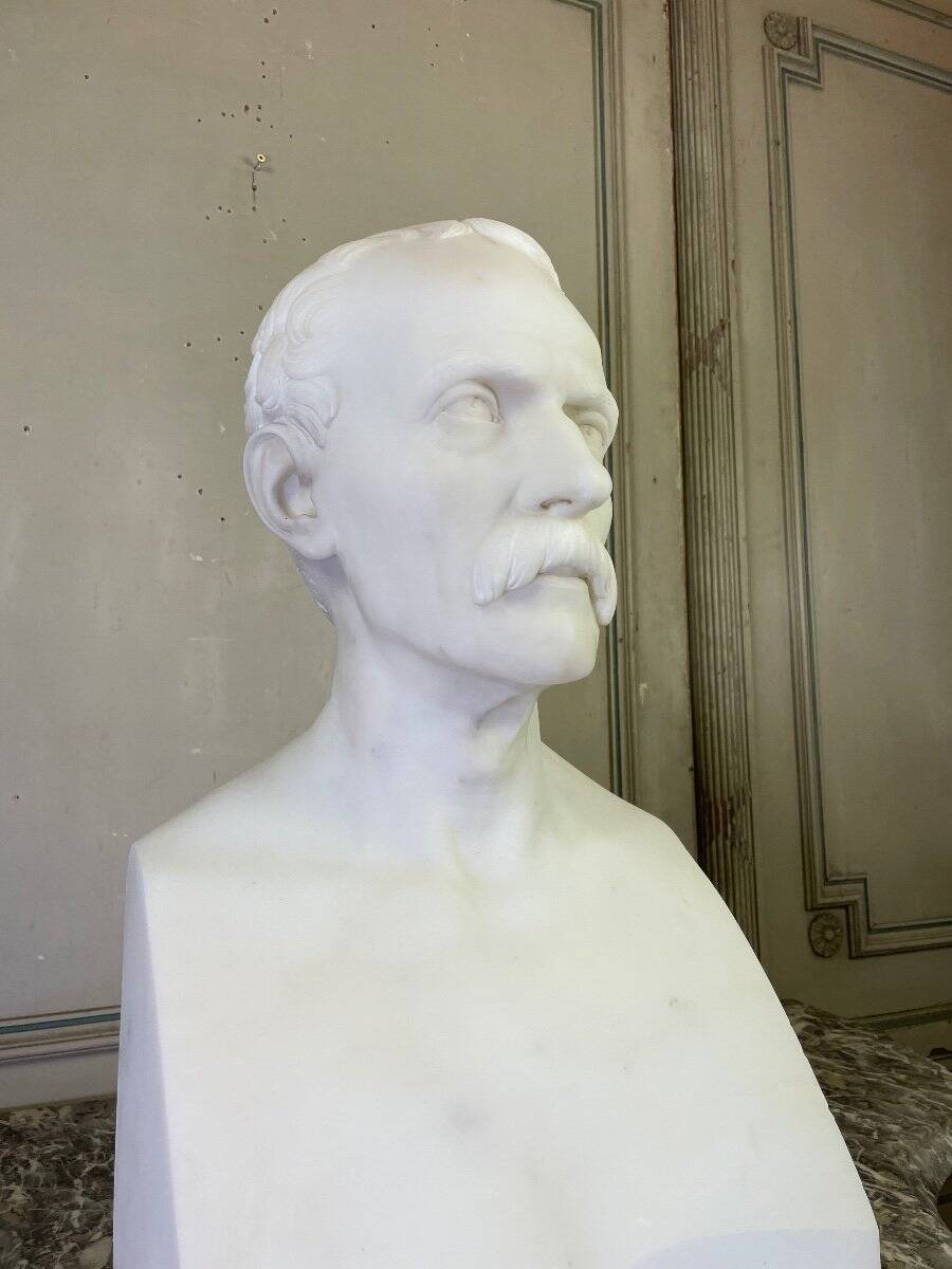 Male bust in Carrara marble, 19th century