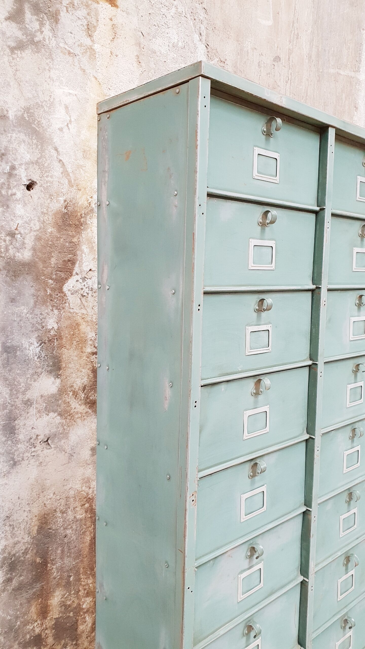 Strafor valve cabinet