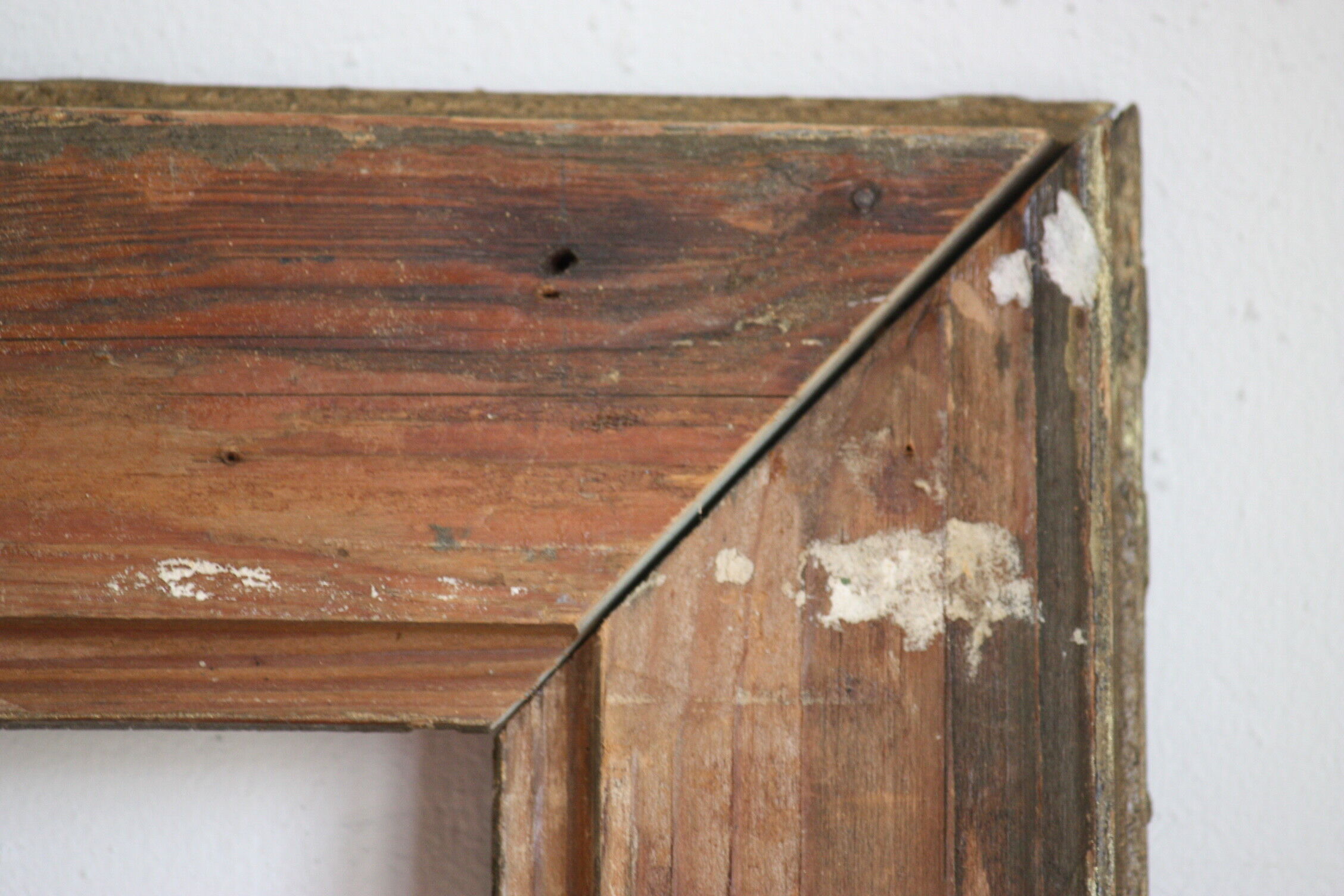 Gilded wooden and stucco frame