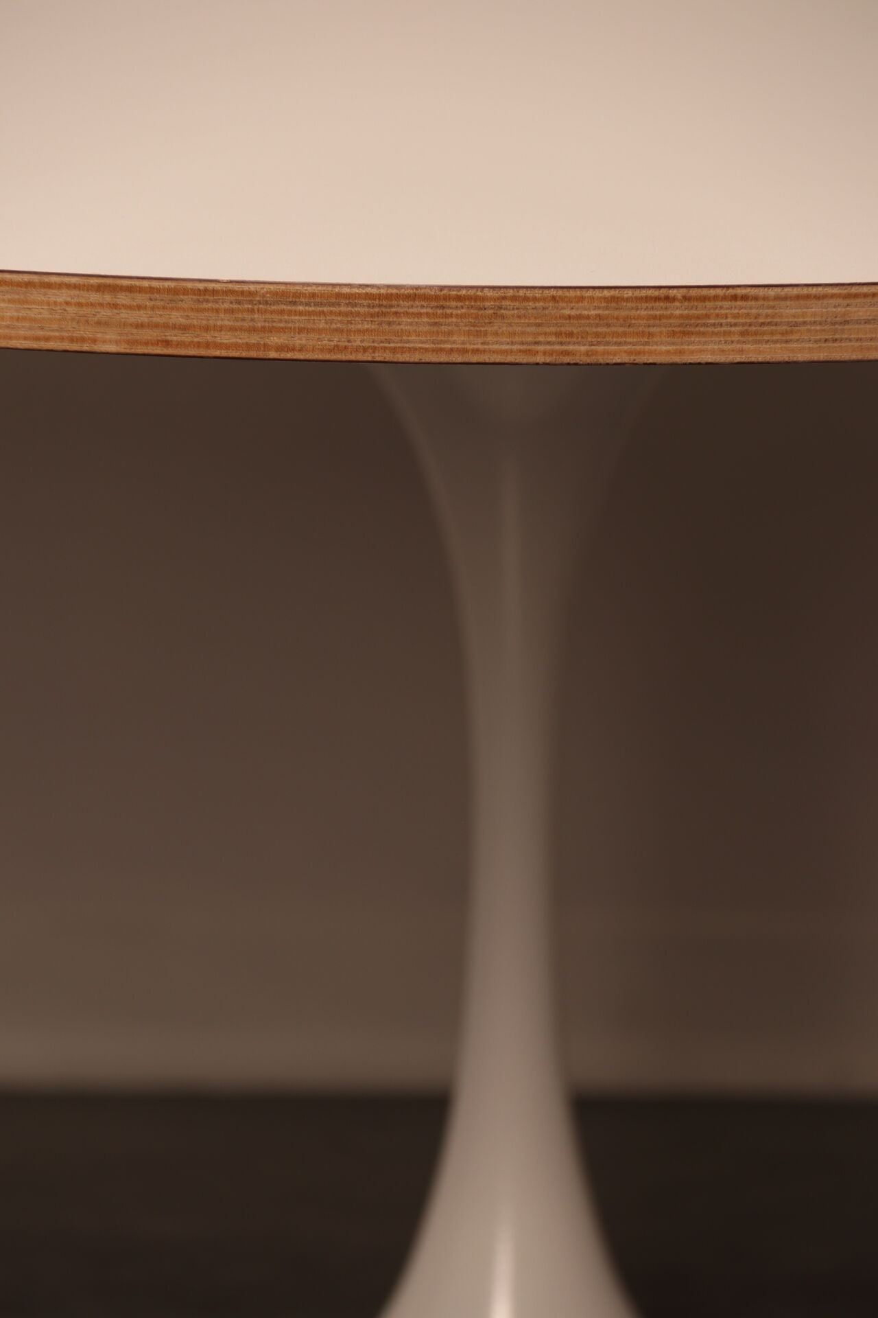 Table basse avec pied tulipe blanche - années 1960