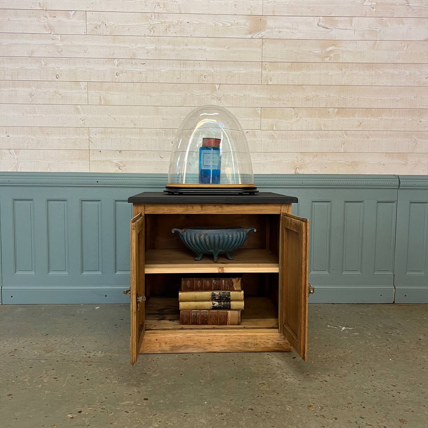 Parisian bistro buffet