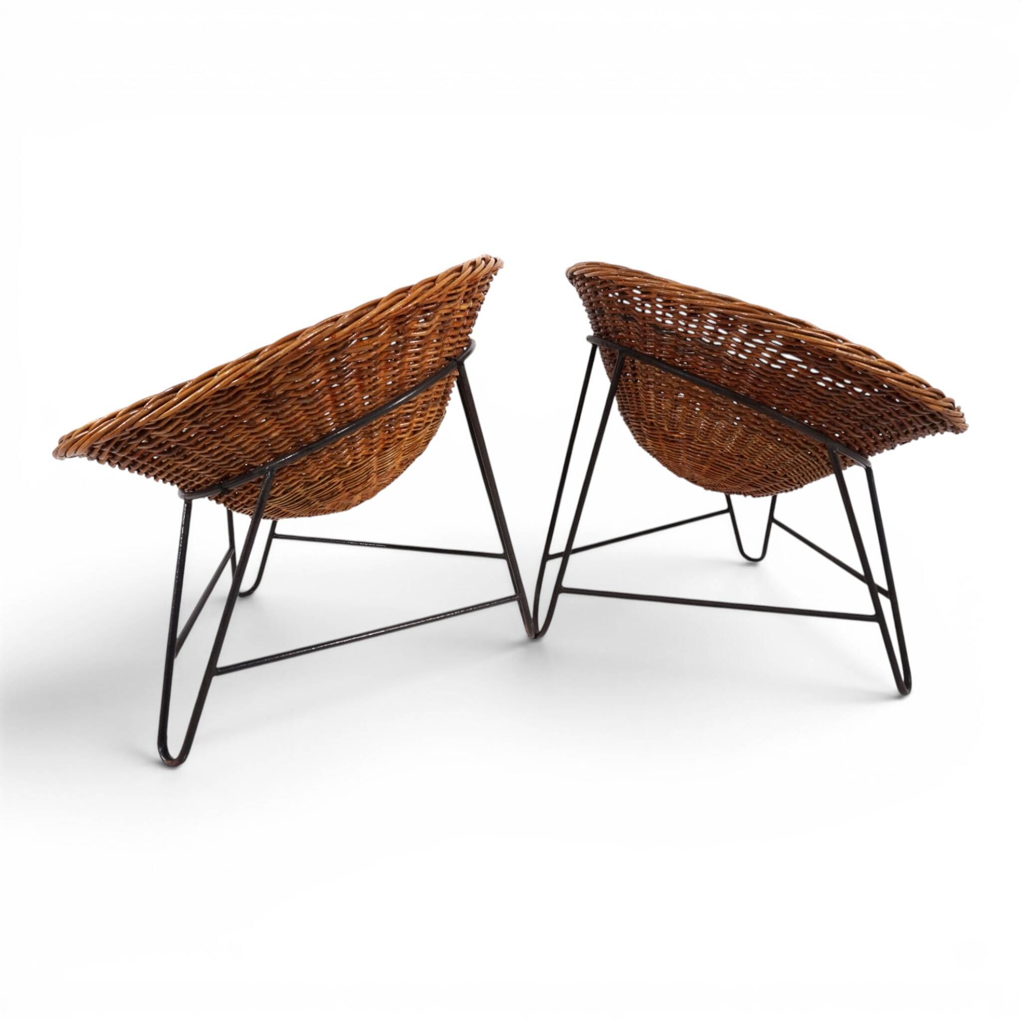 Pod Chairs – Pair of Rattan/Wicker Lounge Chairs on Metal Frame, 1970