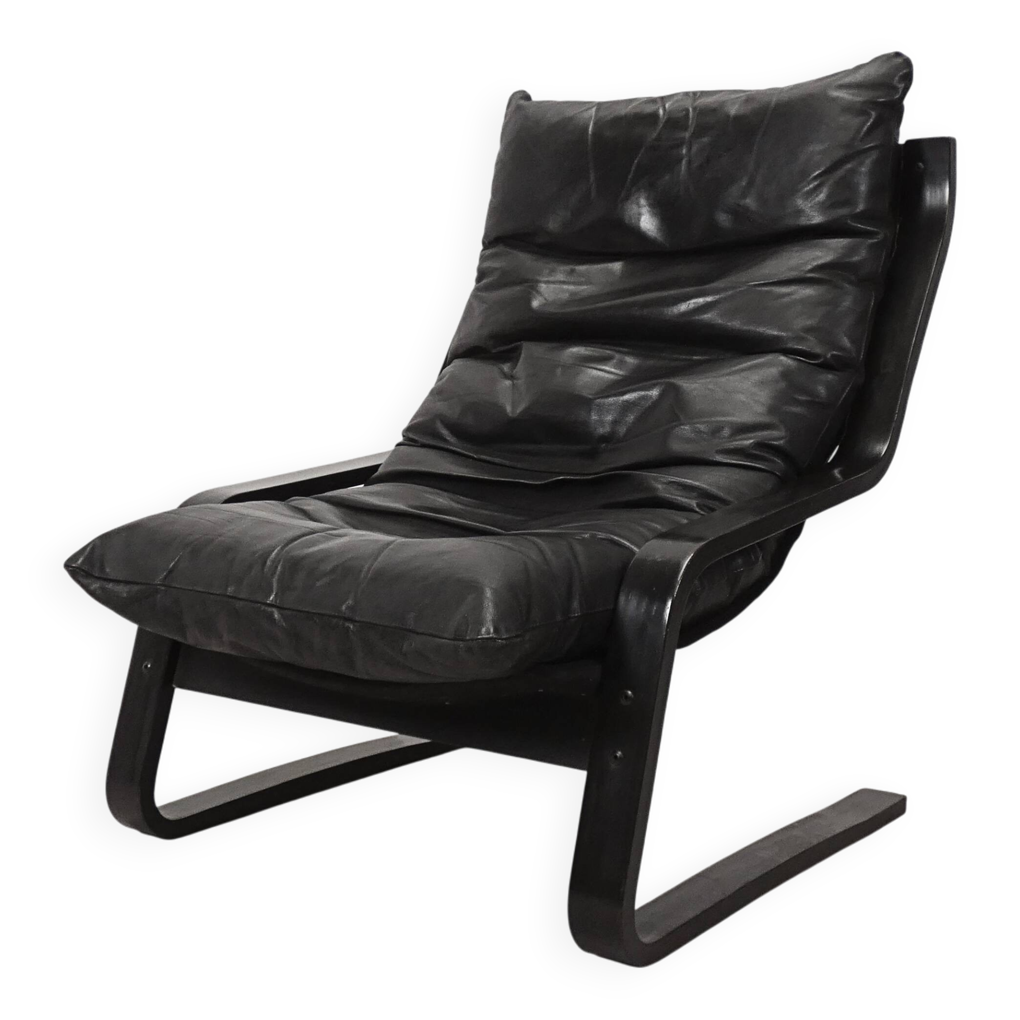 high-back scandianavian lounge chair in leather