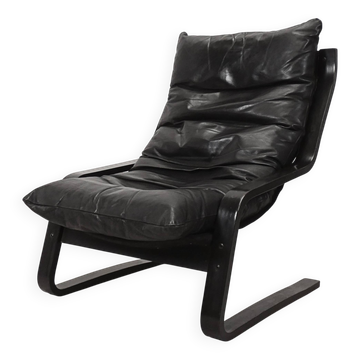 fauteuil lounge scandinave à dossier haut en cuir