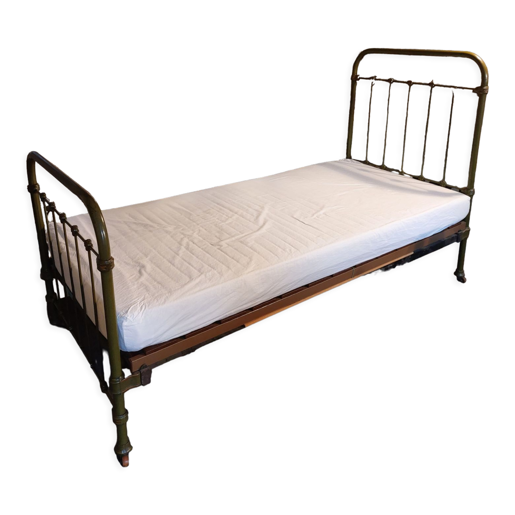 Metal bed