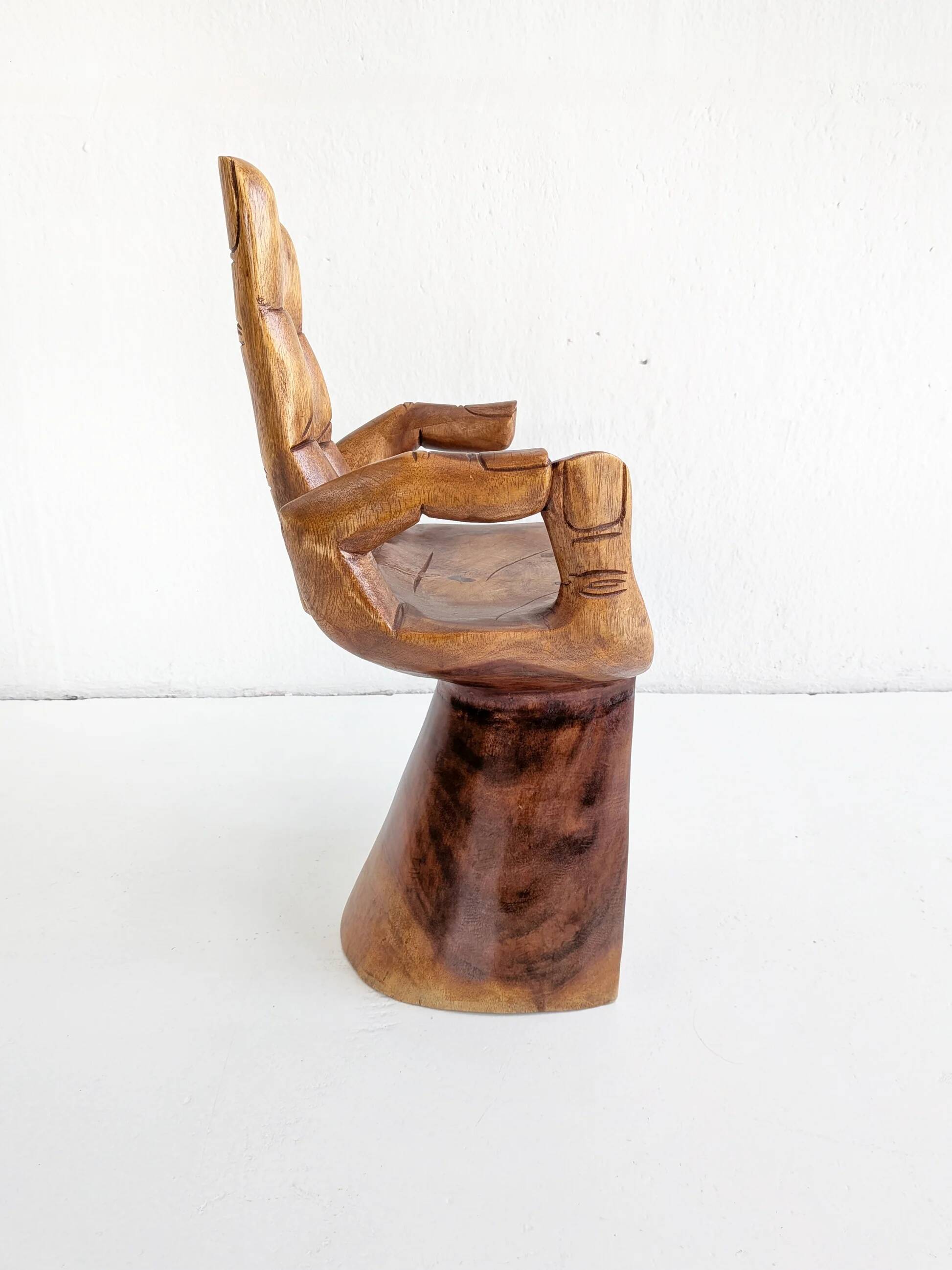 Table d'appoint en bois de suar façonnée à la main, années 1970