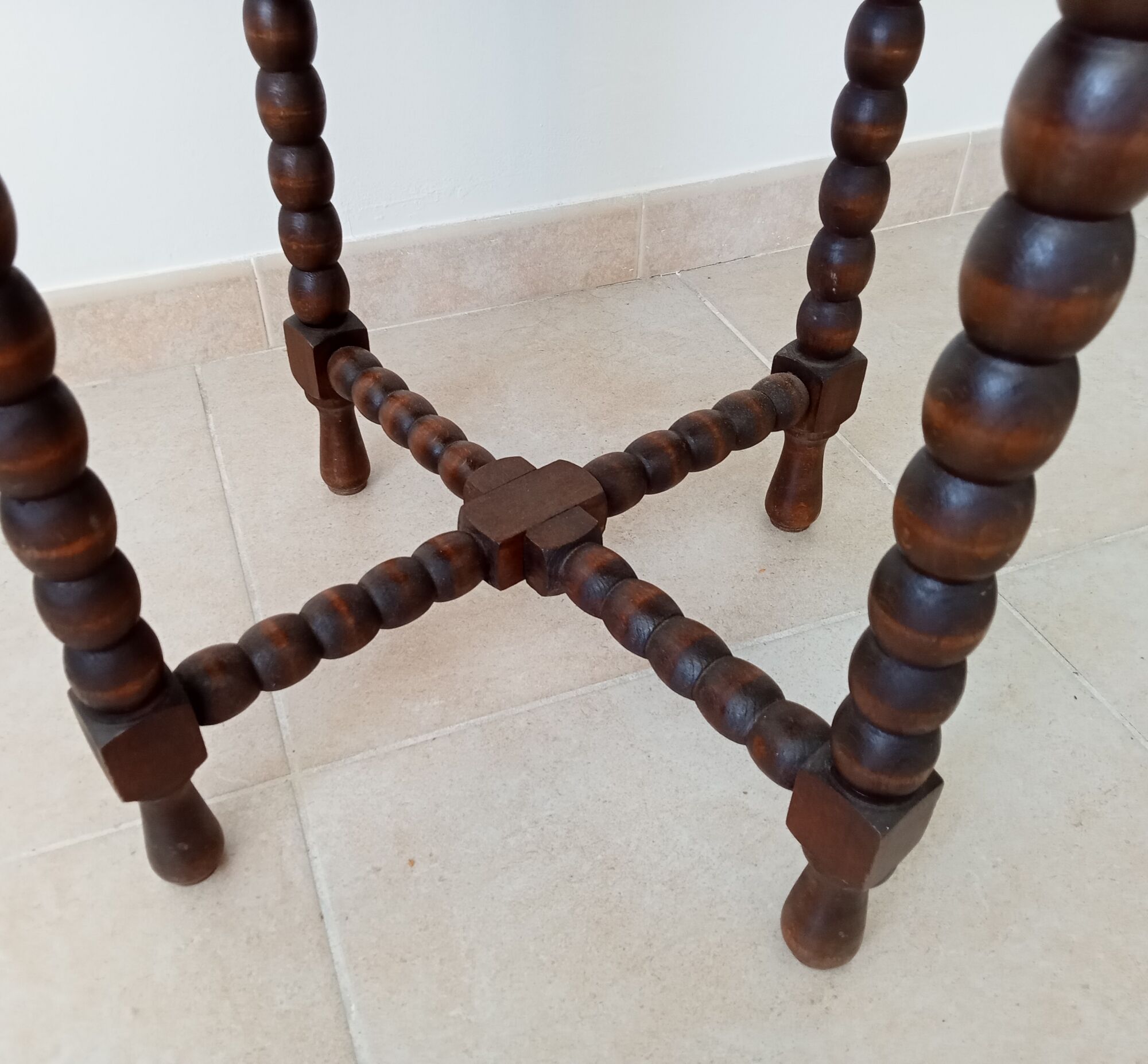 Side table from the 40s/50s in turned wood, Louis XIII style