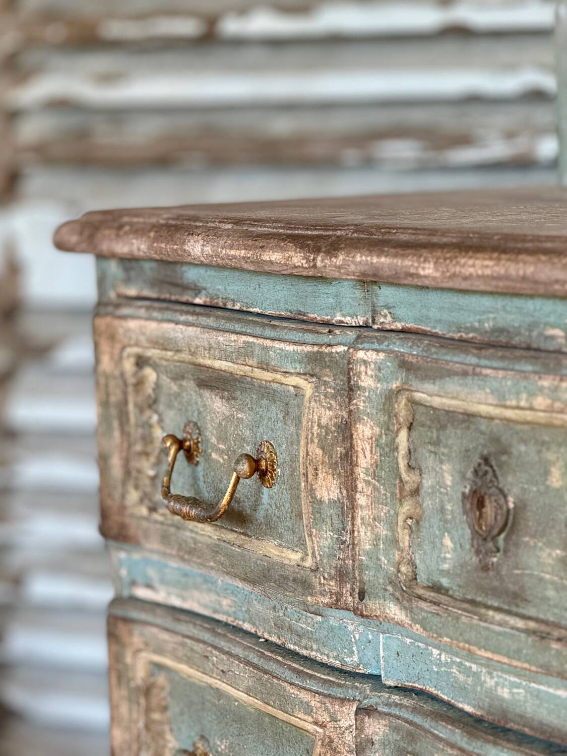 Commode bleu patinée