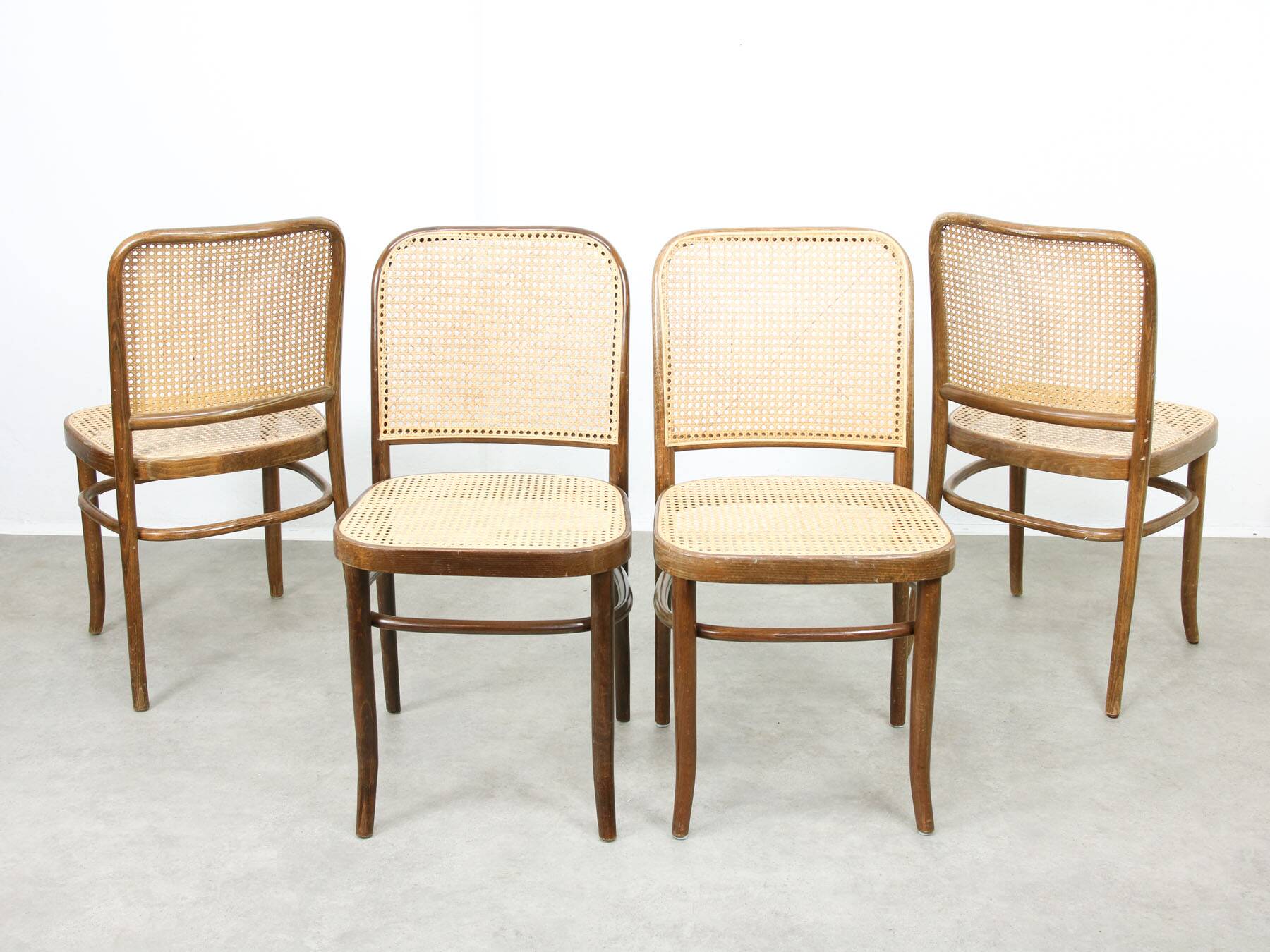 Chaises vintage n°811 en bois courbé, lot de 4