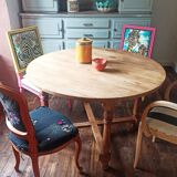 Round oak table/dining table/solid wood table/large table