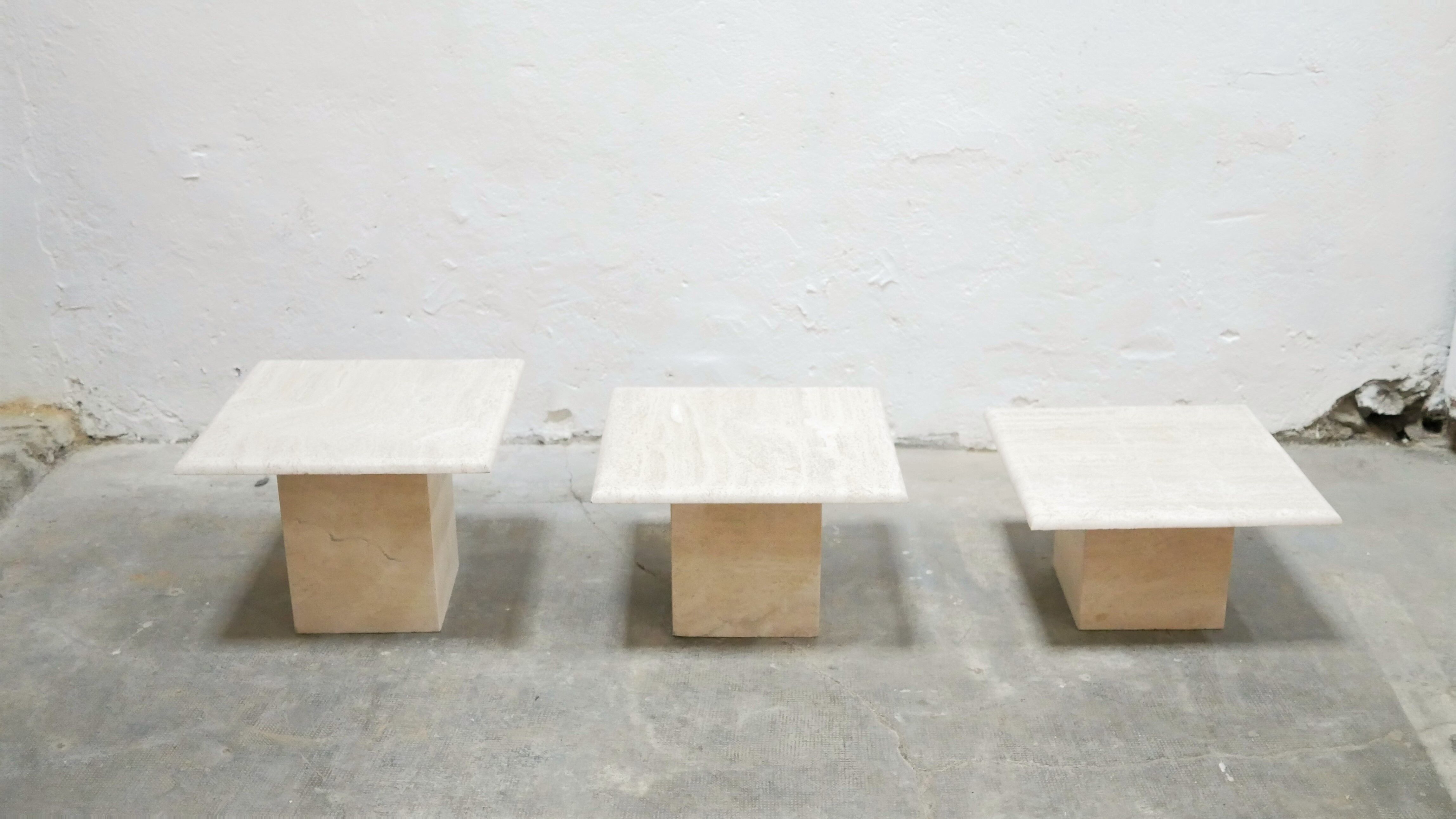 Série de 3 tables basses vintage en travertin