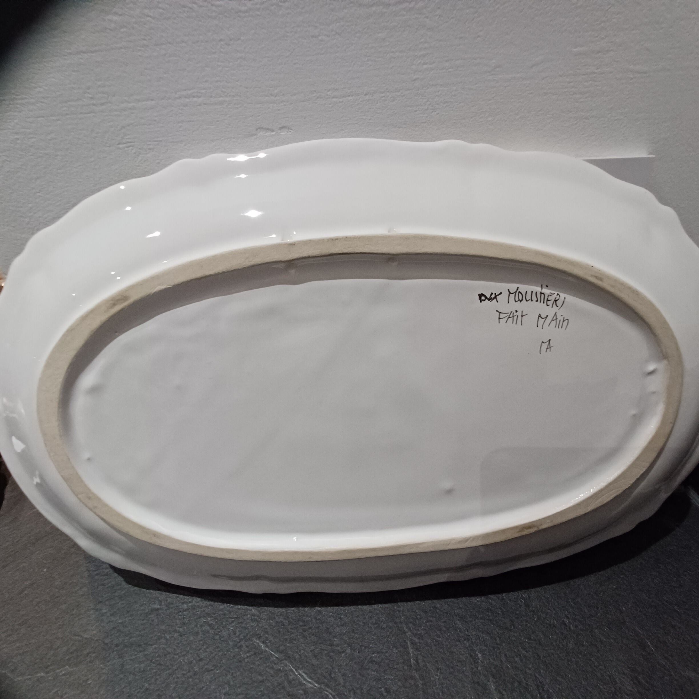 Oval dish with Moustier decor