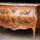 Louis XV style curved chest of drawers of very fine craftsmanship (Faubourg work)