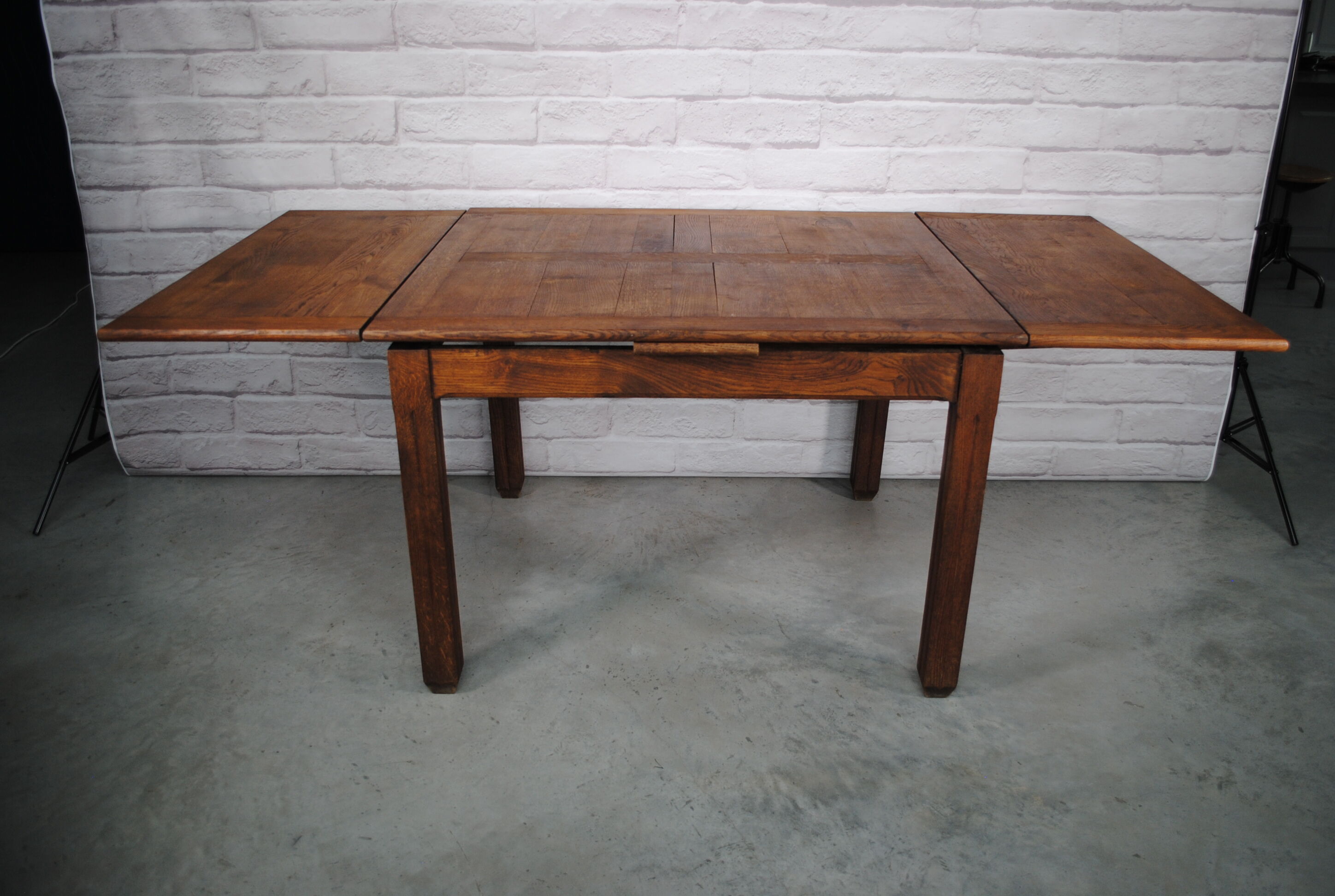 Expandable table 1950