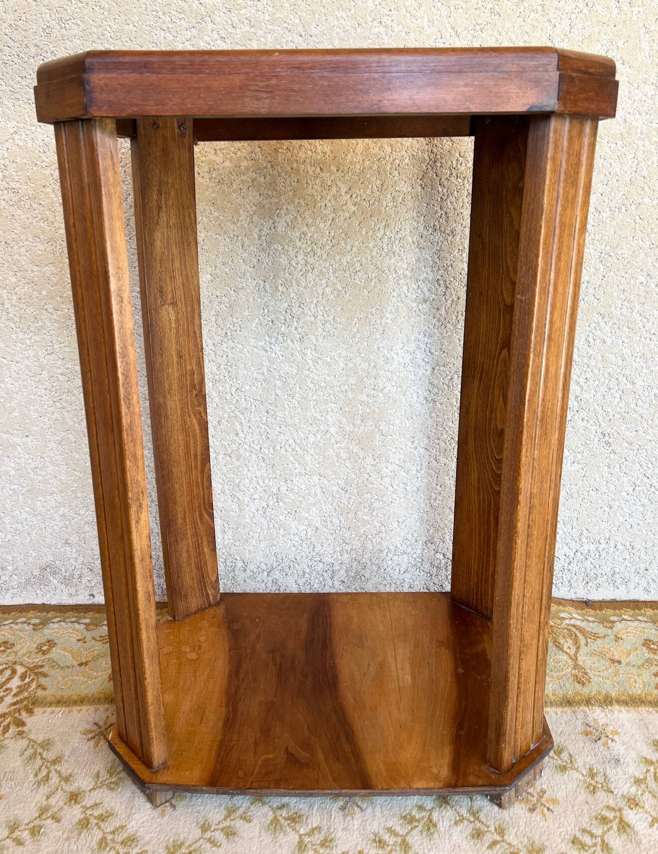 Art Deco side table or serving table in walnut, pedestal table.