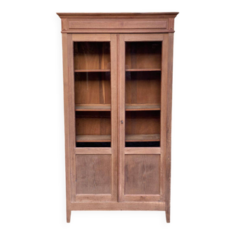 Renovated vintage Louis XVI display cabinet made of solid wood from the 19th century.