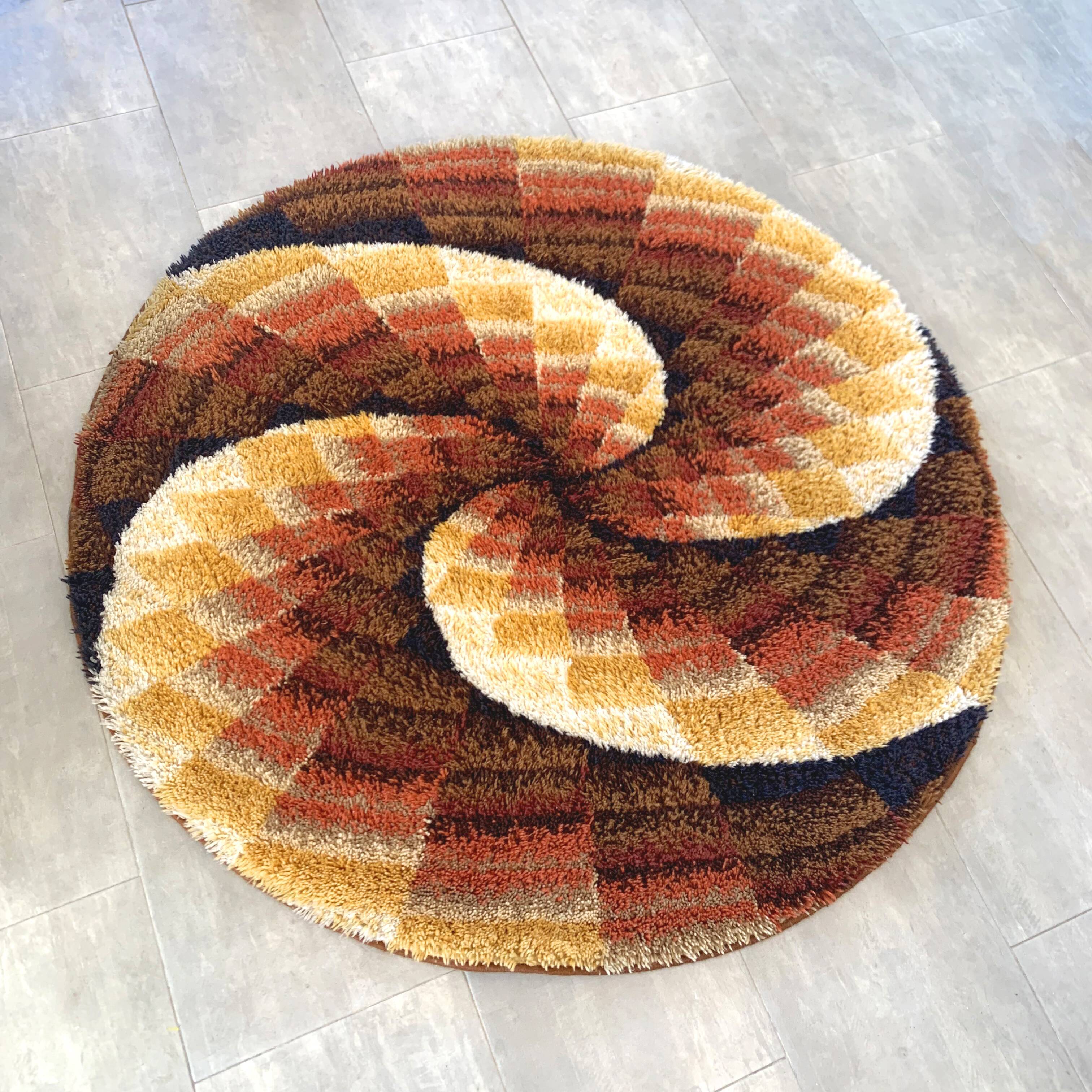 Vintage round carpet "space age" 170cm, 1970