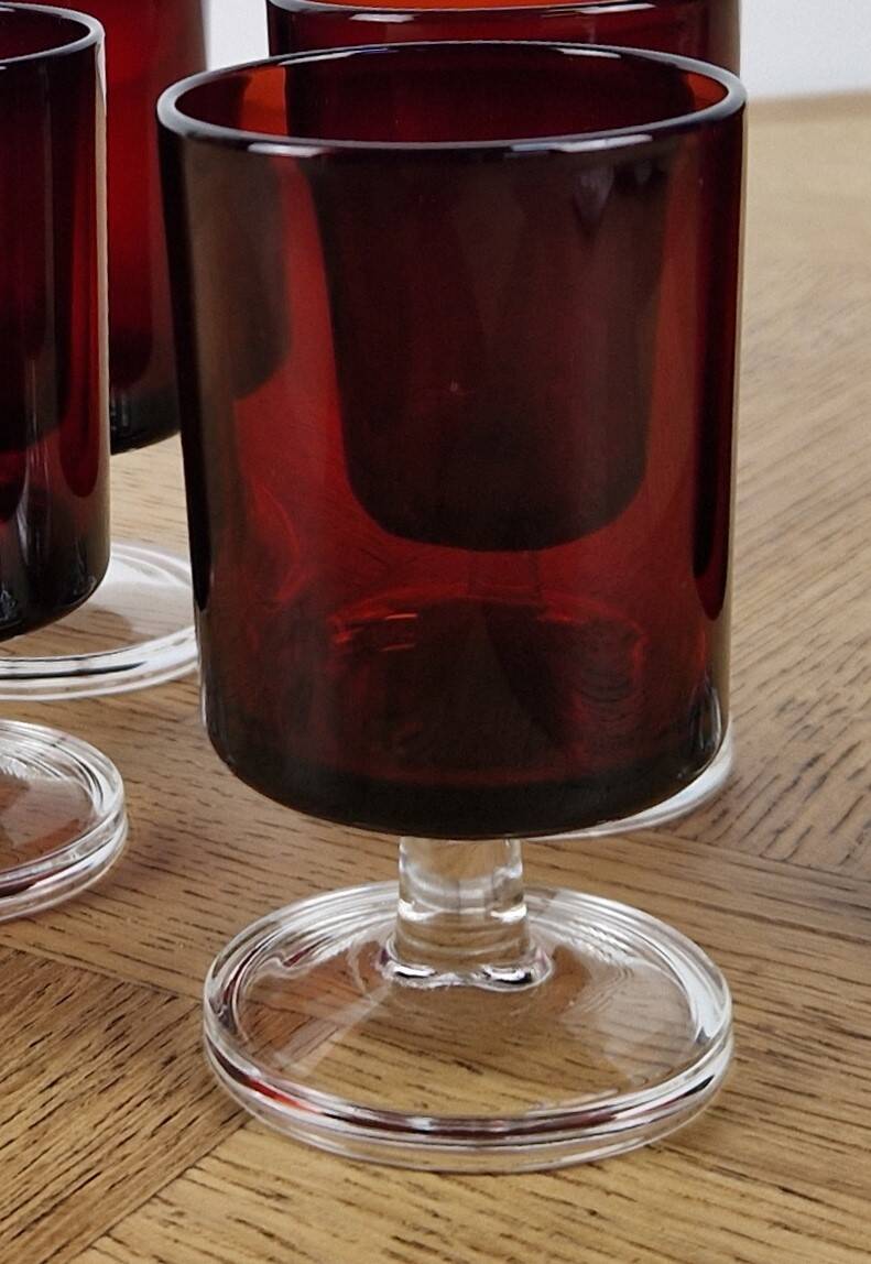 12 vintage Luminarc glasses in ruby red.