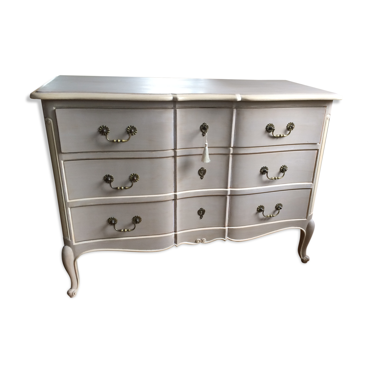 Patinated crossbow commode