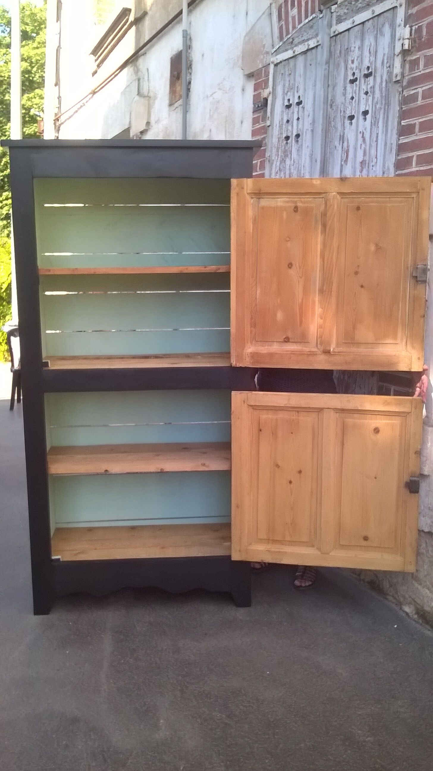 Cabinet patina black and green