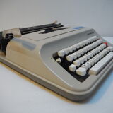 Typewriter Underwood 319 with inkpad nine