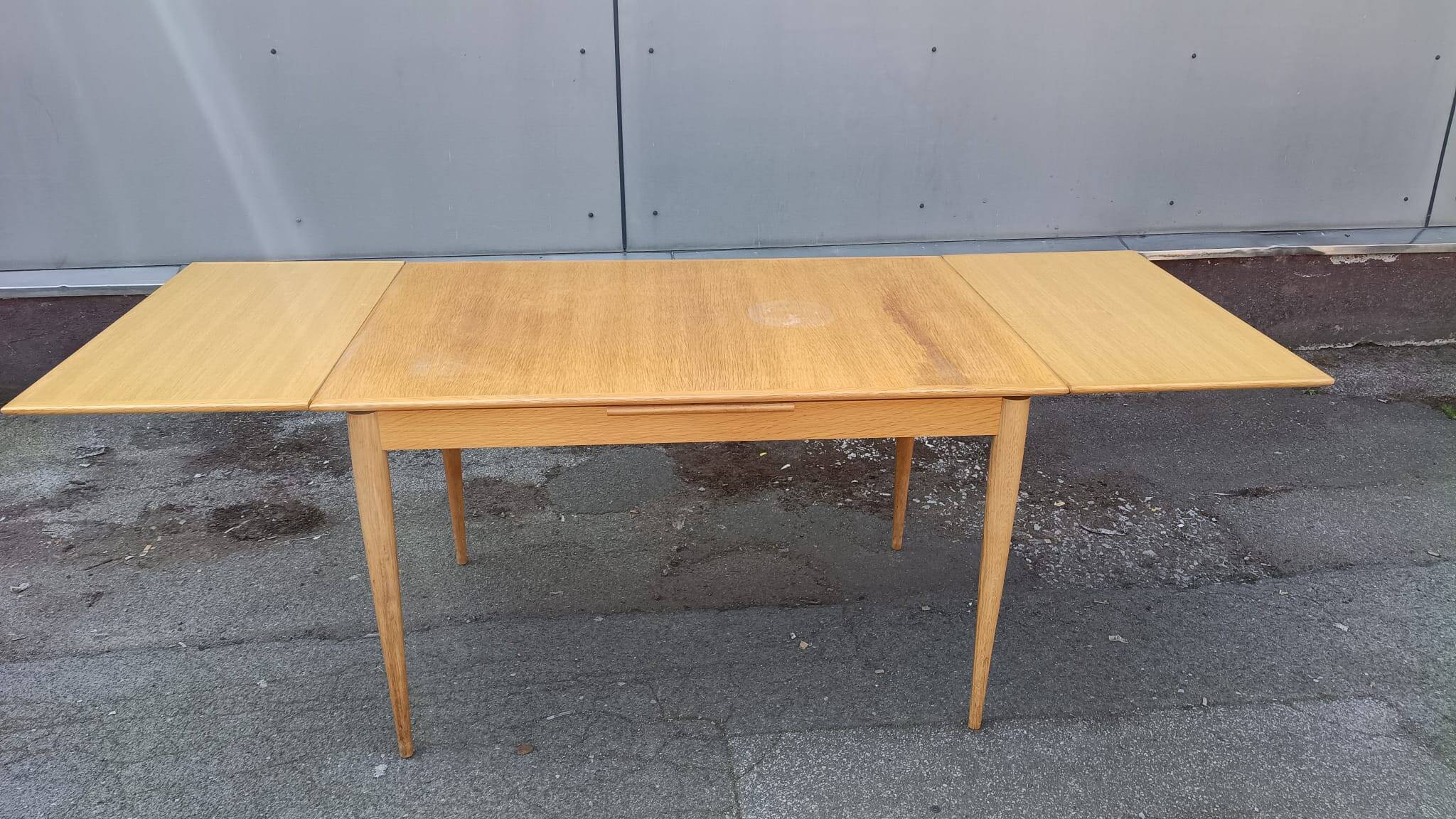 Vintage Scandinavian dining table in oak – 1960s design