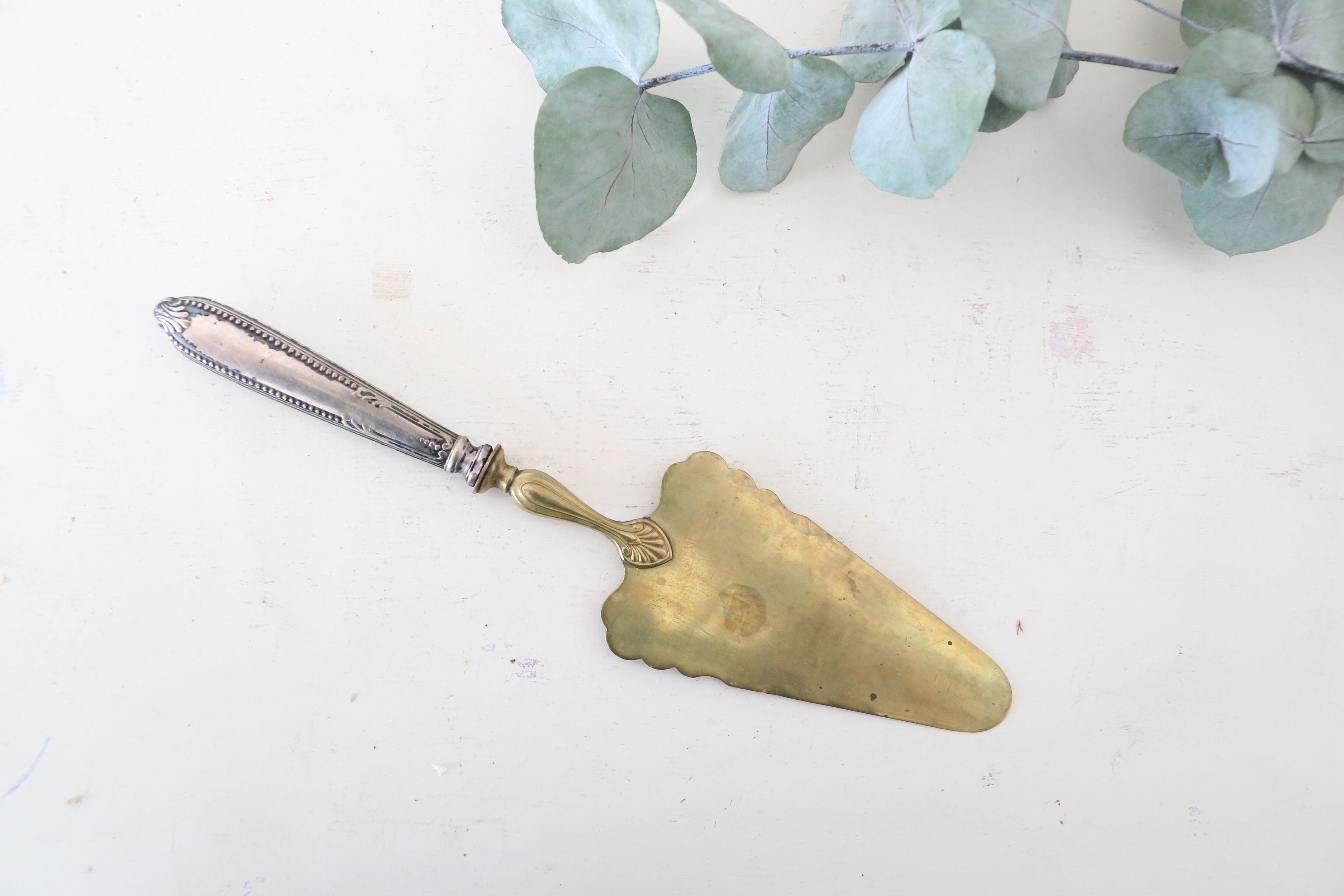 Vermeil pie shovel and silver metal, vintage