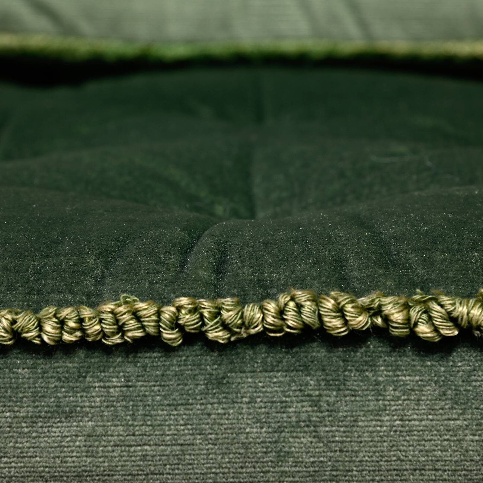 Fauteuils Skrindan en hêtre et velours vert, par Kerstin Hörlin-Homquist, Suède