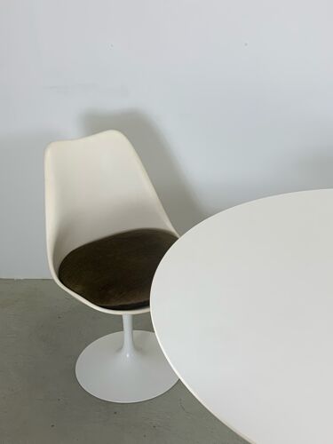 Table & avec chaises pivotantes d'Eero Saarinen pour Knoll International des années 1960