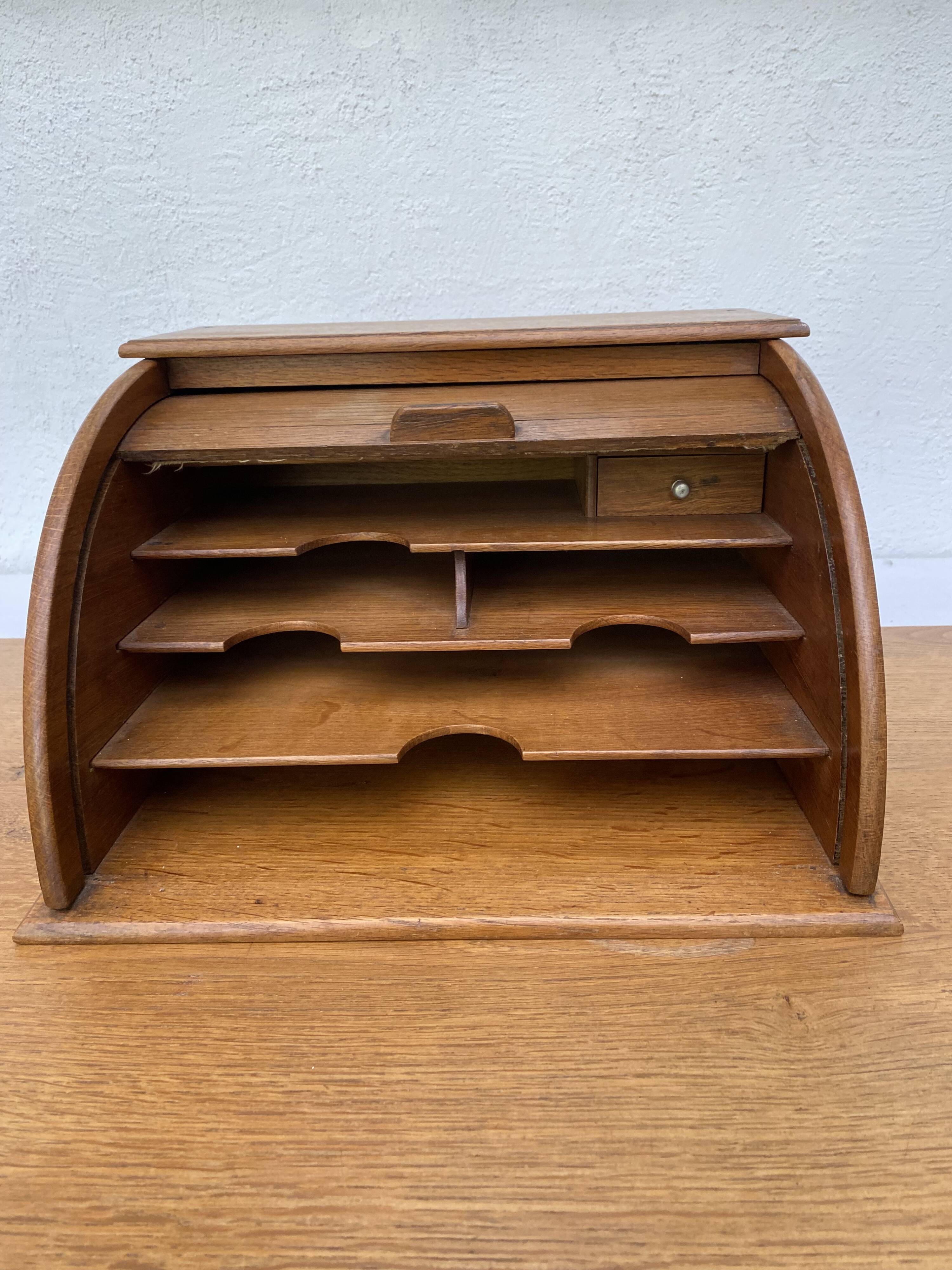 Curtain cabinet