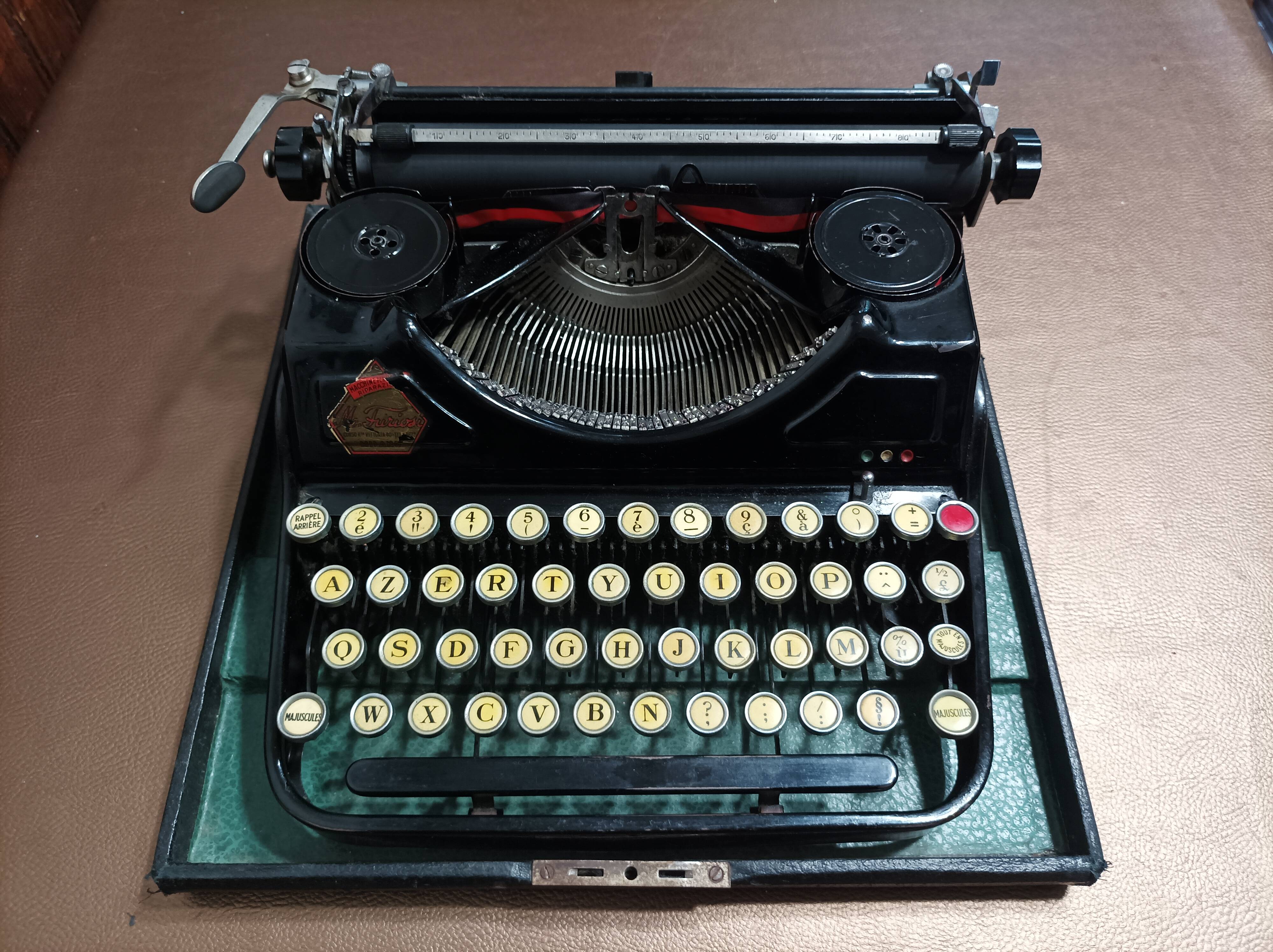 Machine à écrire s.i.m modèle  novalevi années 30 - rare