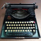 Machine à écrire s.i.m modèle  novalevi années 30 - rare