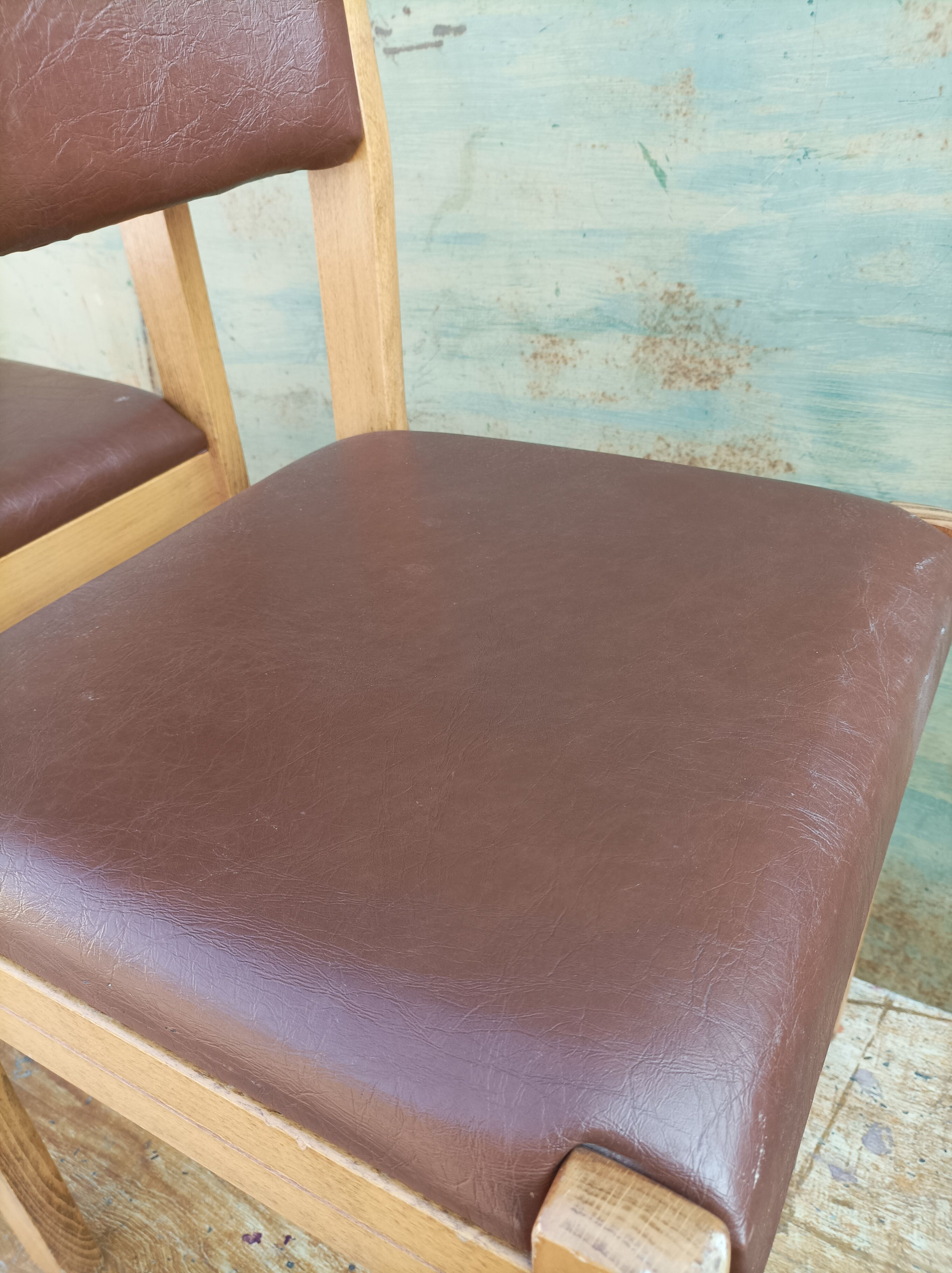 Paire de chaise baumann made in france siège 31 chêne et skaï