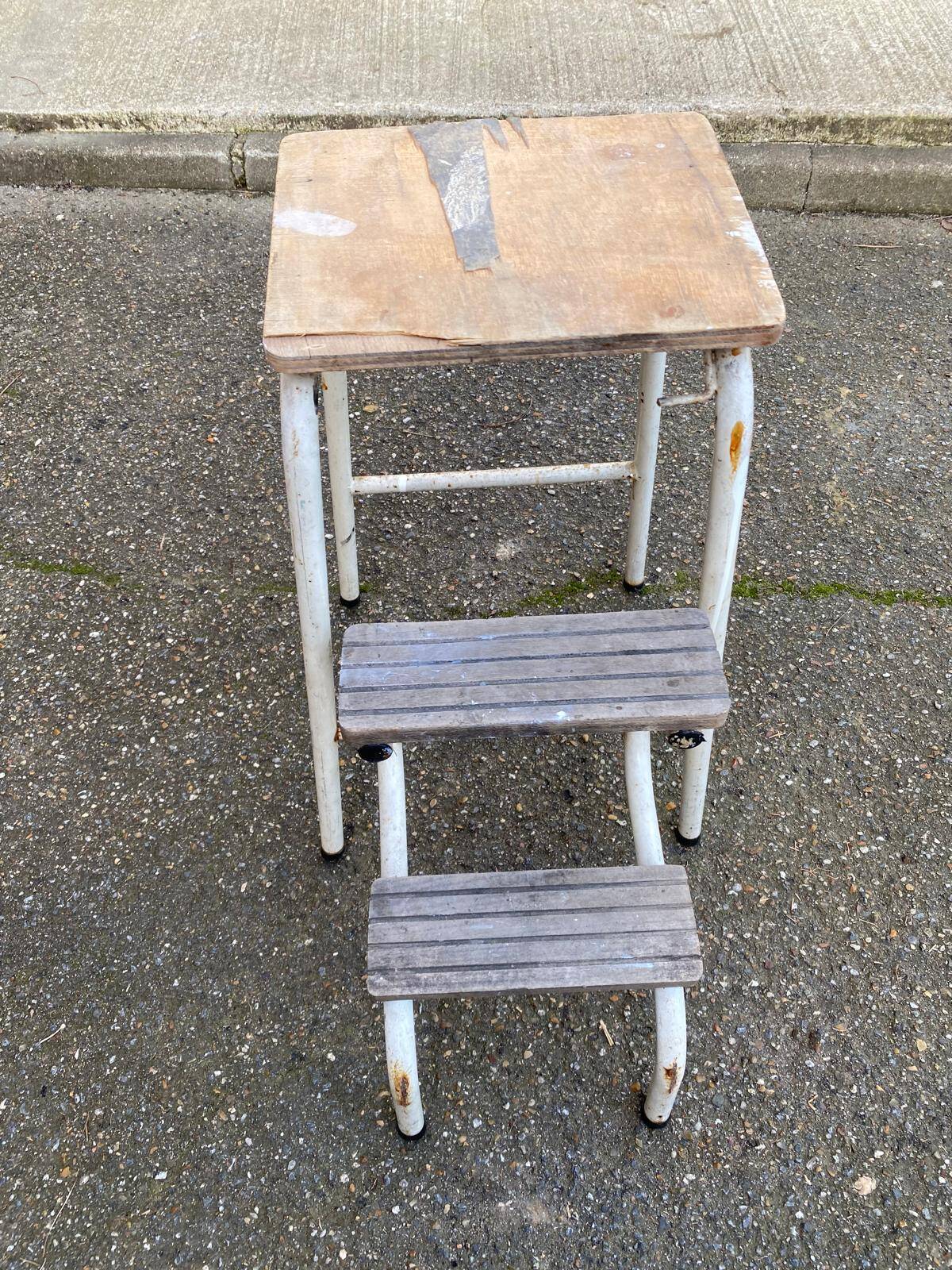 Folding wooden stool step ladder