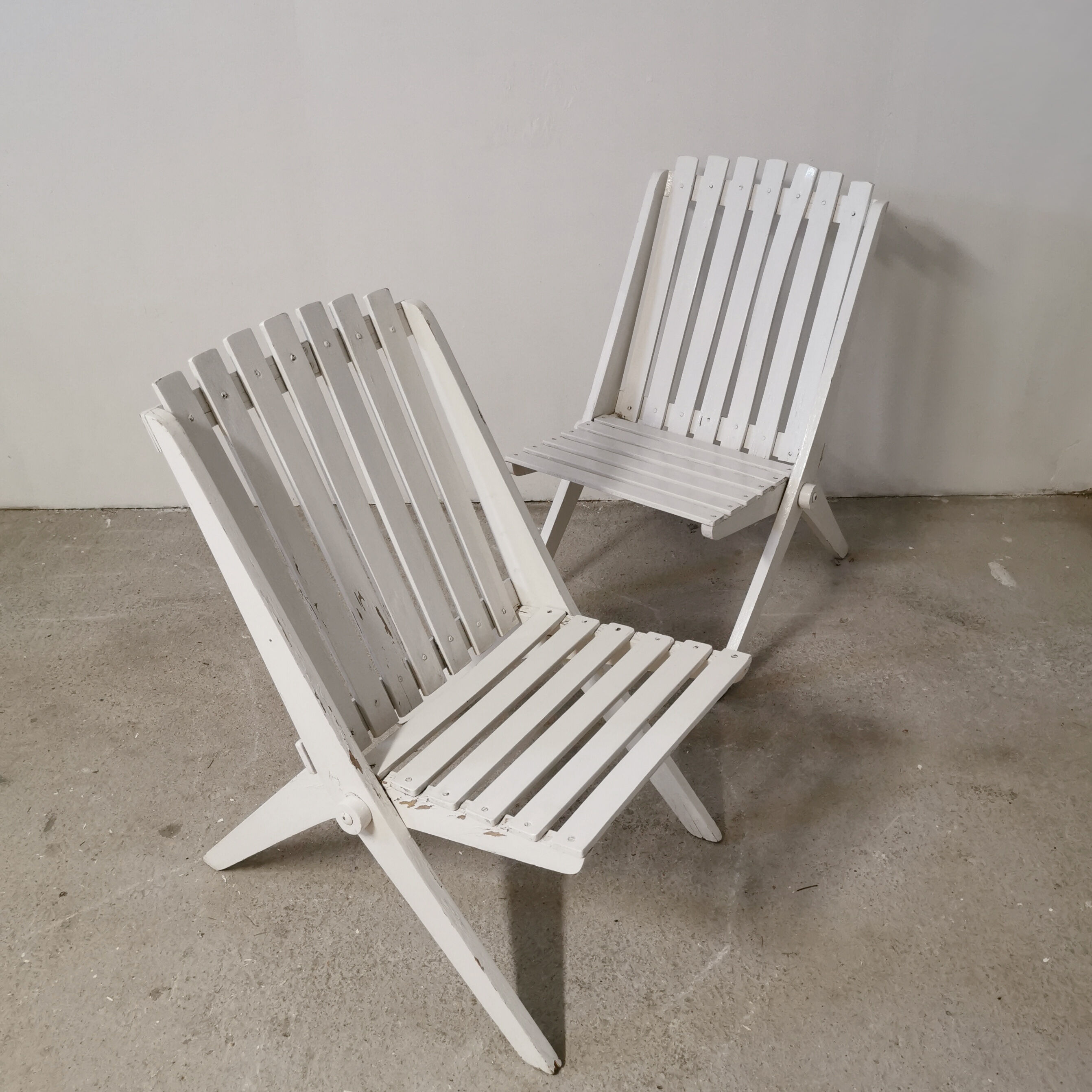 Pair of folding scissor chairs, 1950