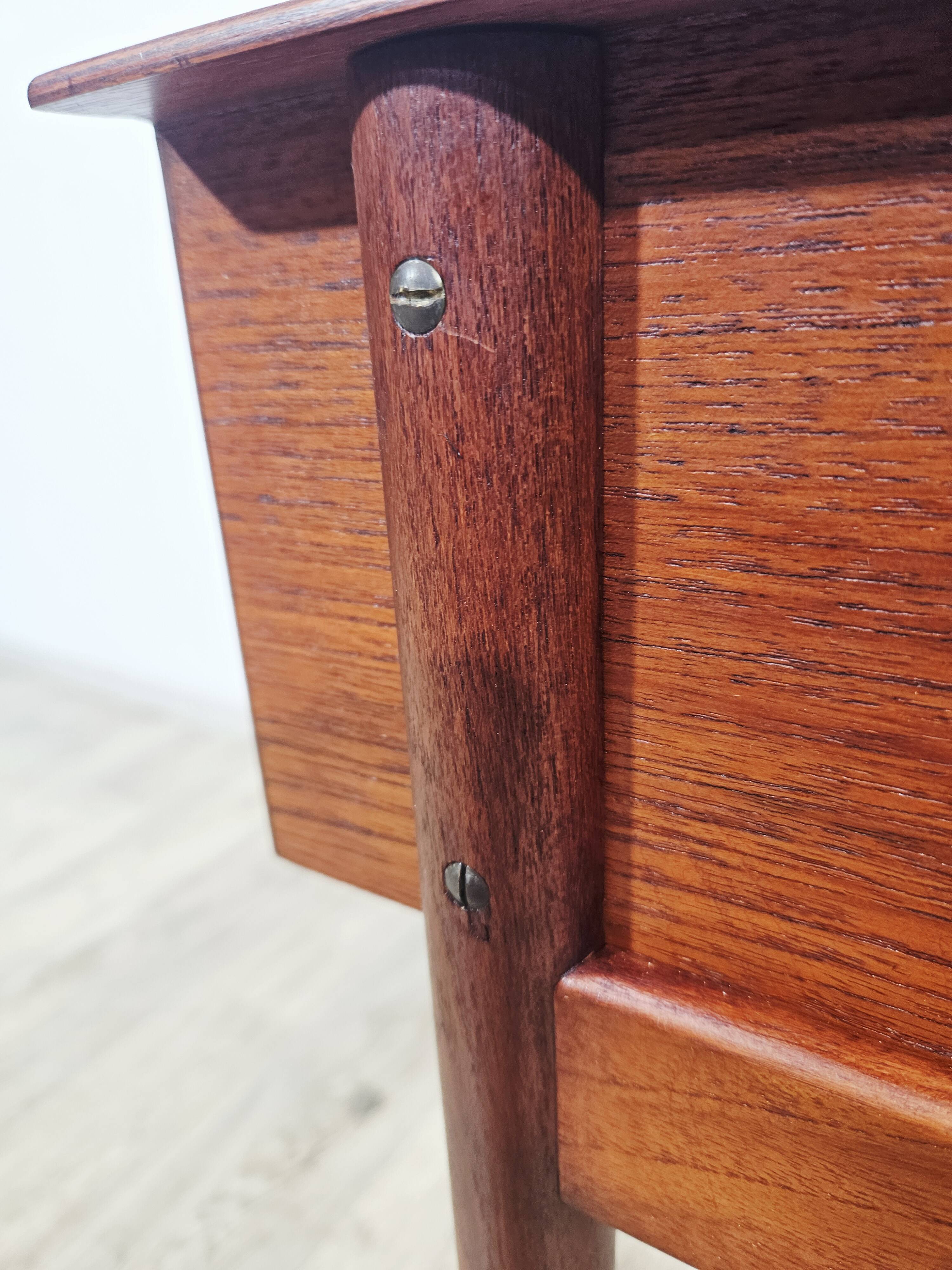 Coiffeuse en teck scandinave – Design danois des années 1960.