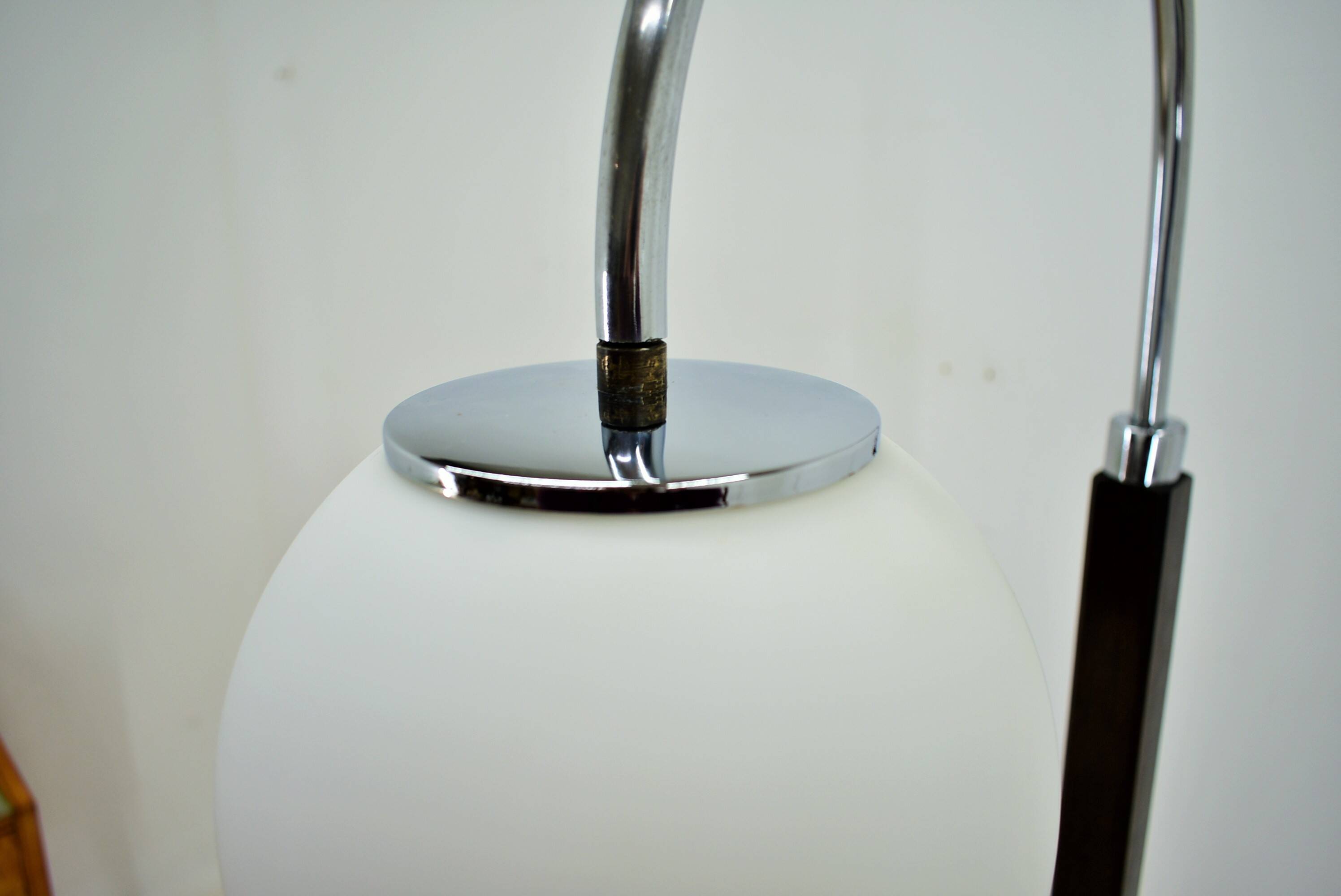 Lampe de sol Art Déco par Jindrich Halabala, années 1940.