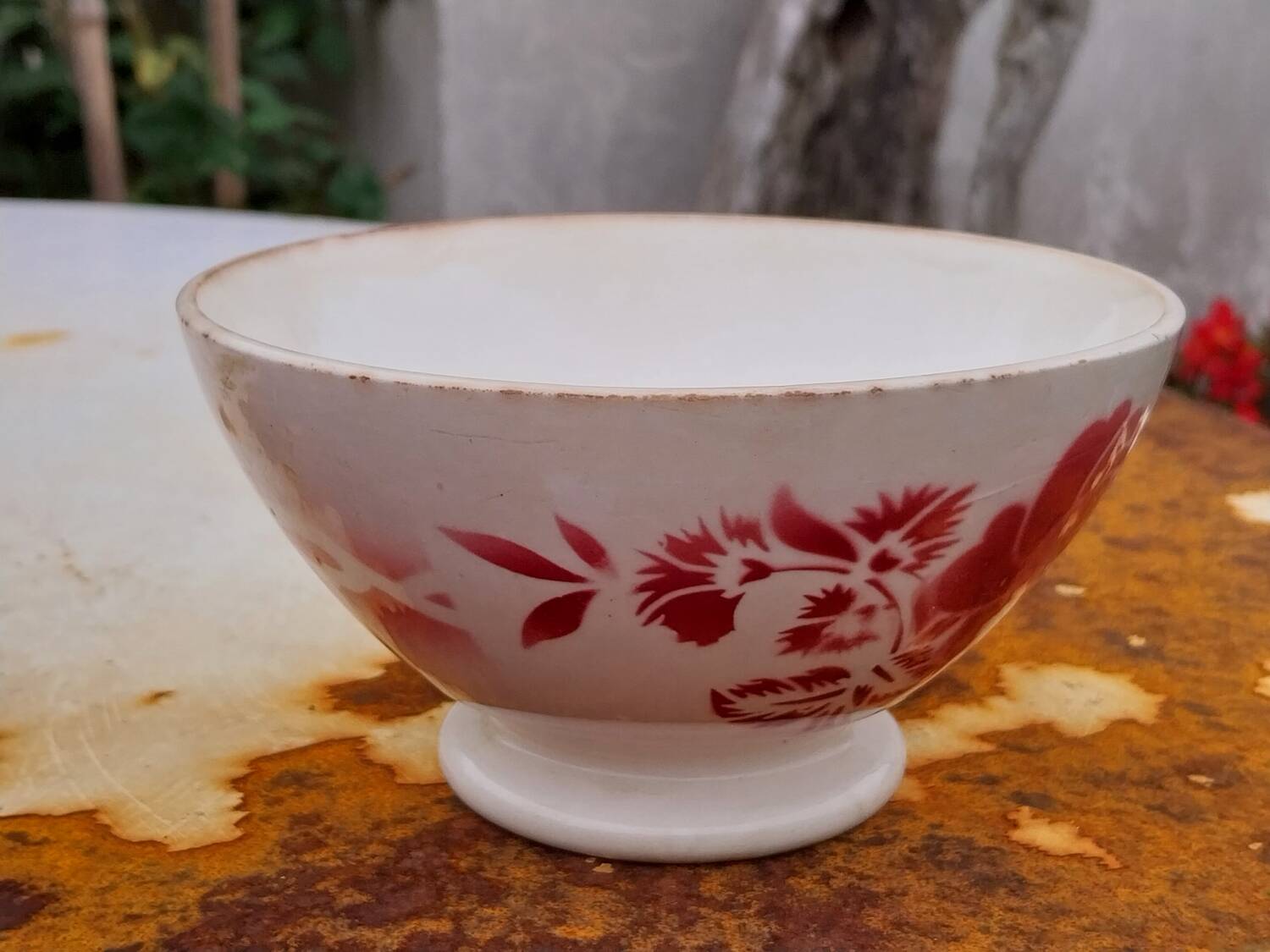 Earthenware bowl with floral decoration