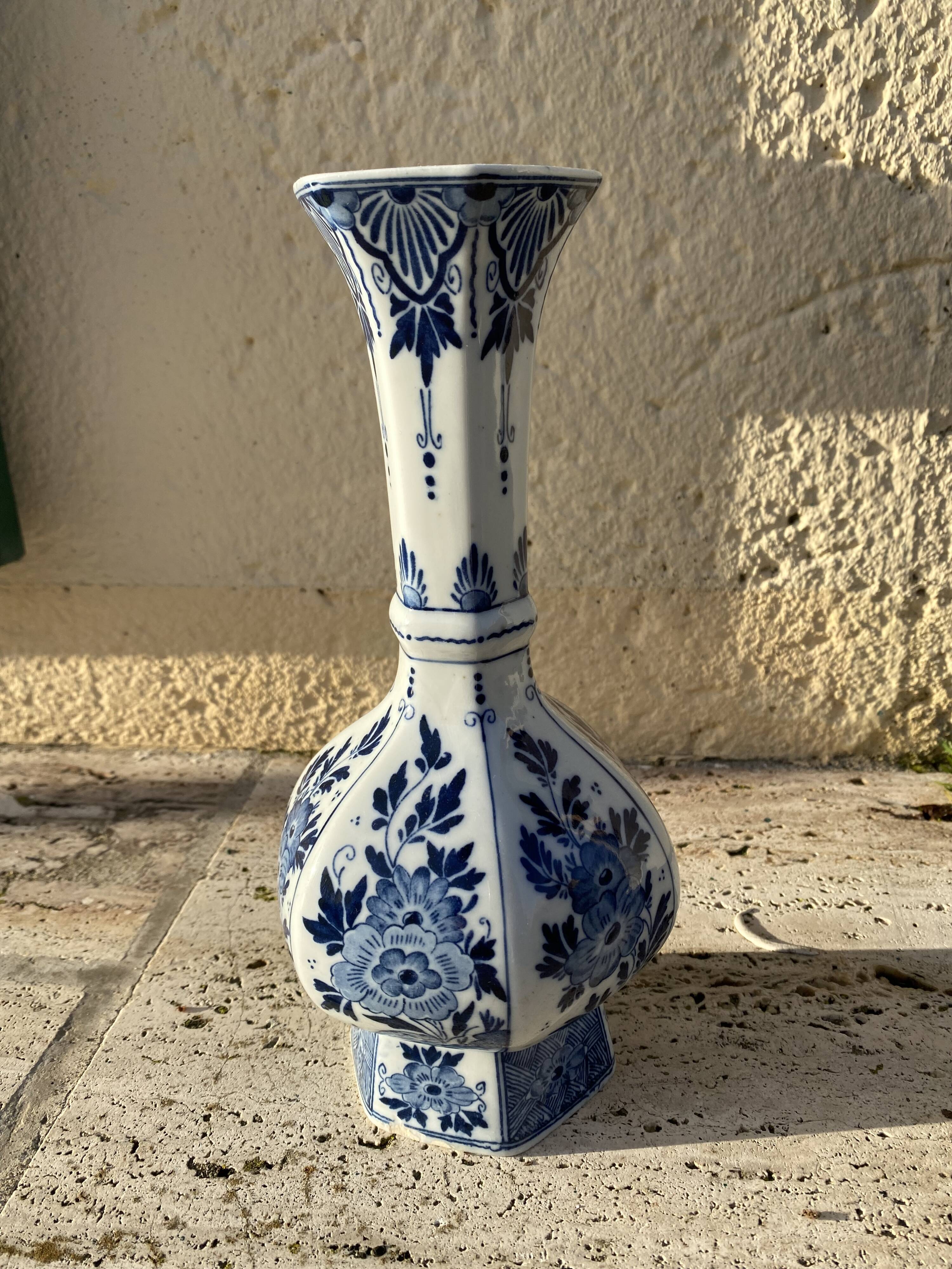 Vintage vase delfte