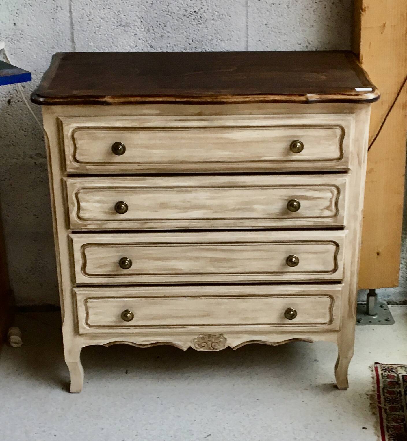 Neoclassical chest of drawers