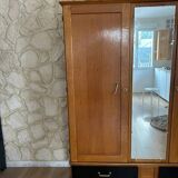 Two-tone compass foot wardrobe