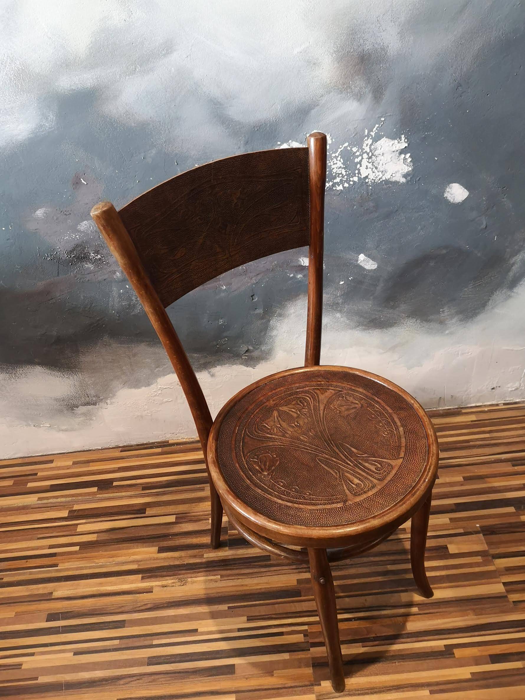 Authentic Baumann bistro chair - vintage bent wood with art nouveau decoration.