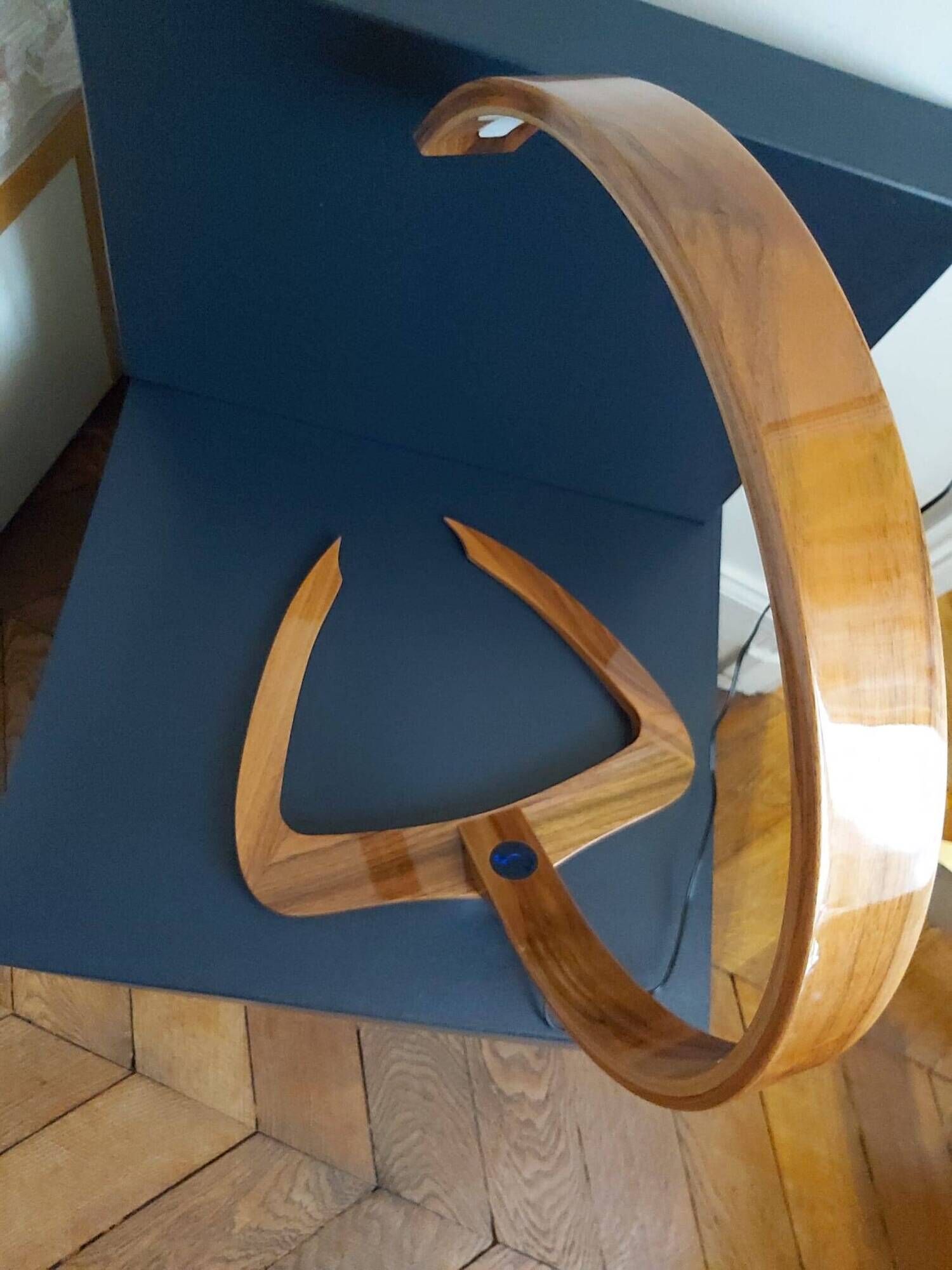 Scorpio table lamp, solid walnut, design matevž klopčič (m-interi)