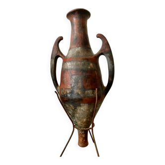 Ancient Kabyle amphora in terracotta.