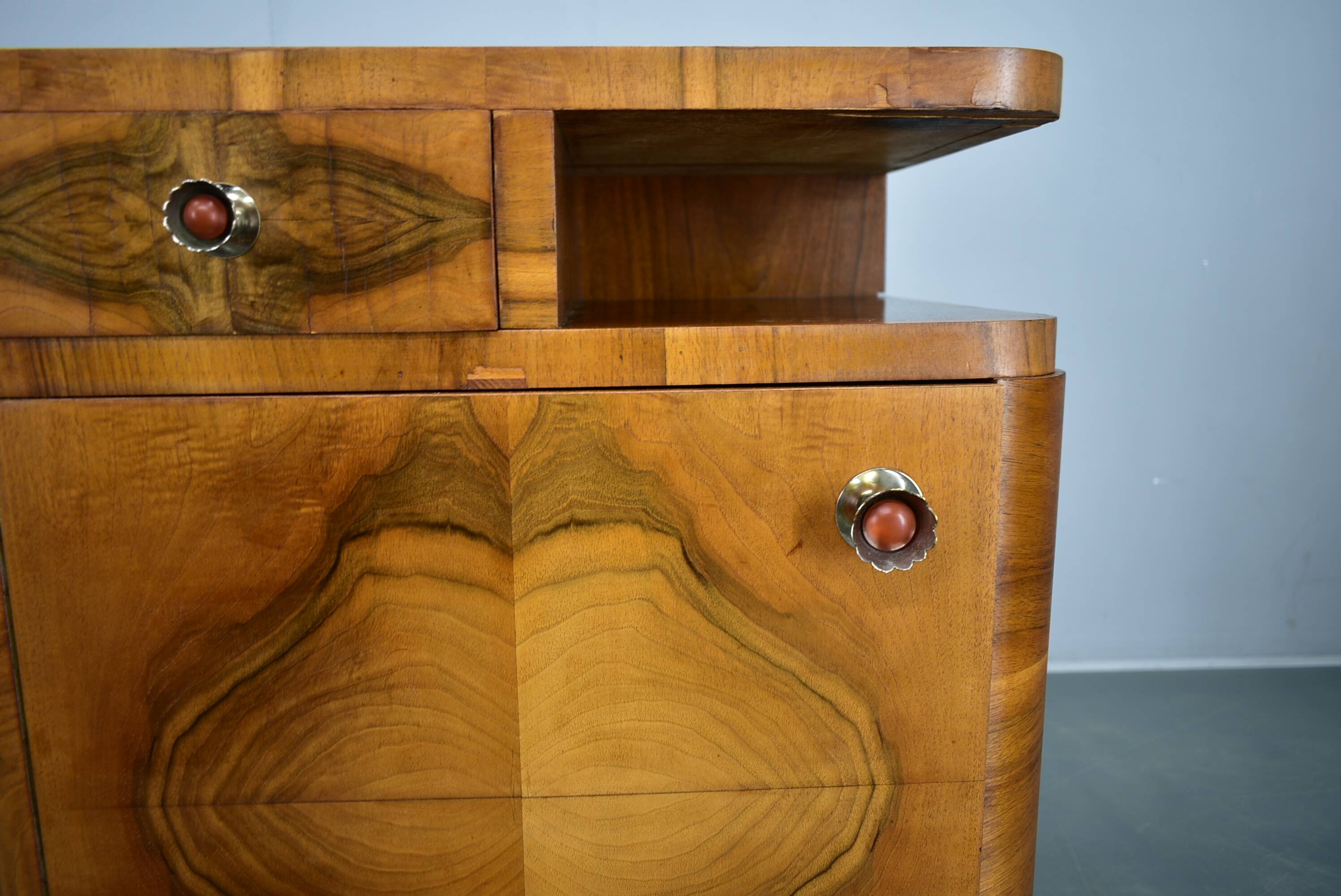Table de chevet art déco des années 1937, Tchécoslovaquie