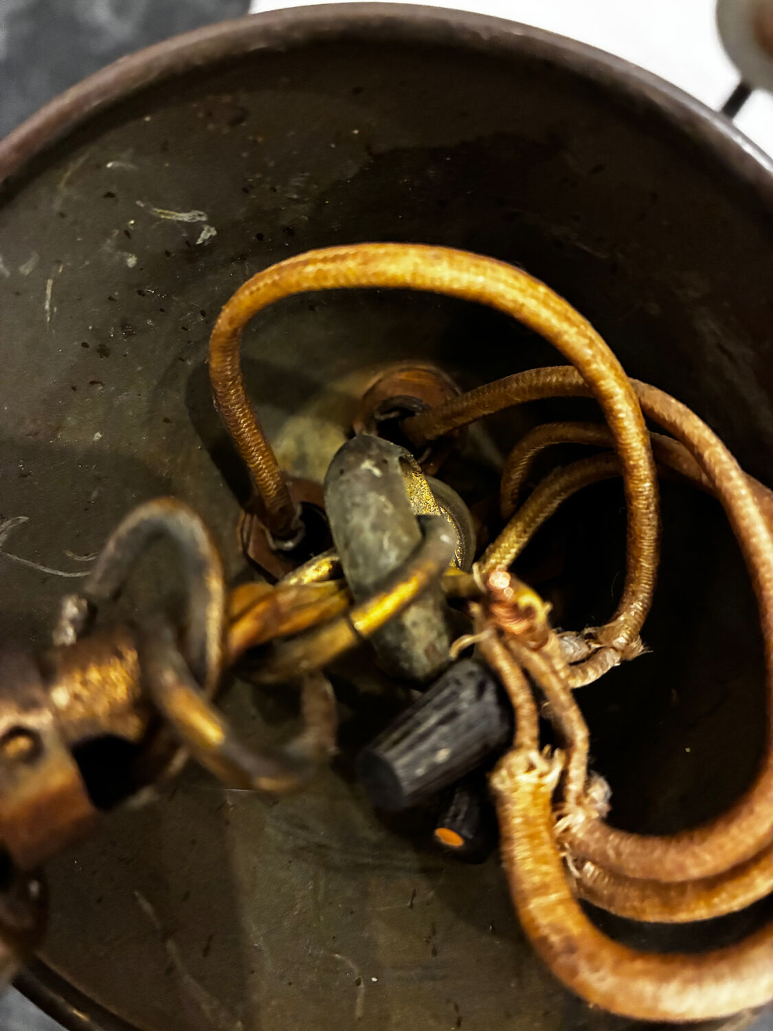 Lustre années 50 métal noir et laiton dle Matégot, Stilnovo, Lunel