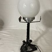 Lampe art nouveau art déco en fer forgé globe blanc